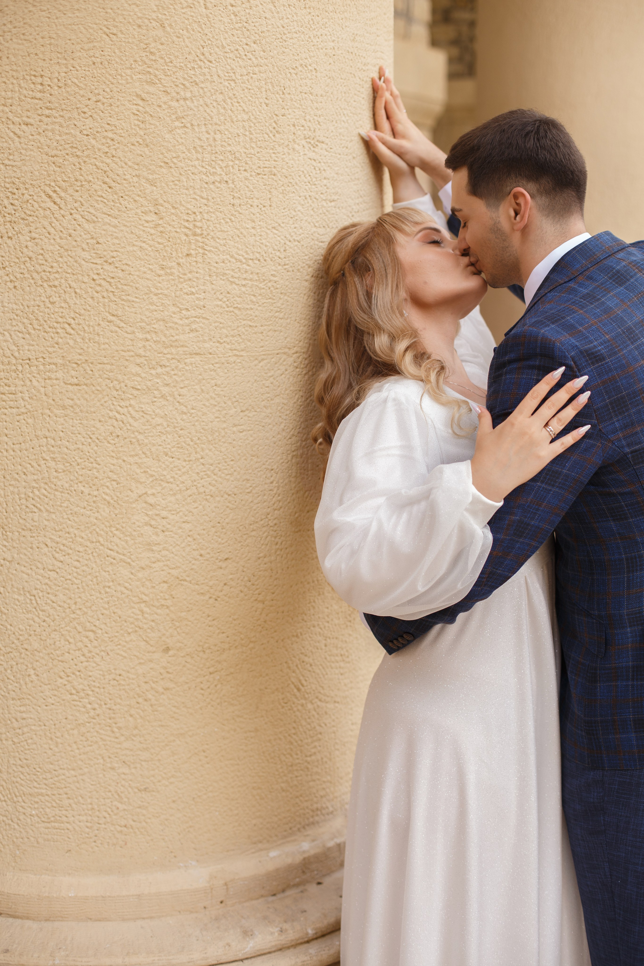 Свадебная фото прогулка пары в центре Ессентуков. Фотограф Ставрополь Пятигорск Елизавета Дарина