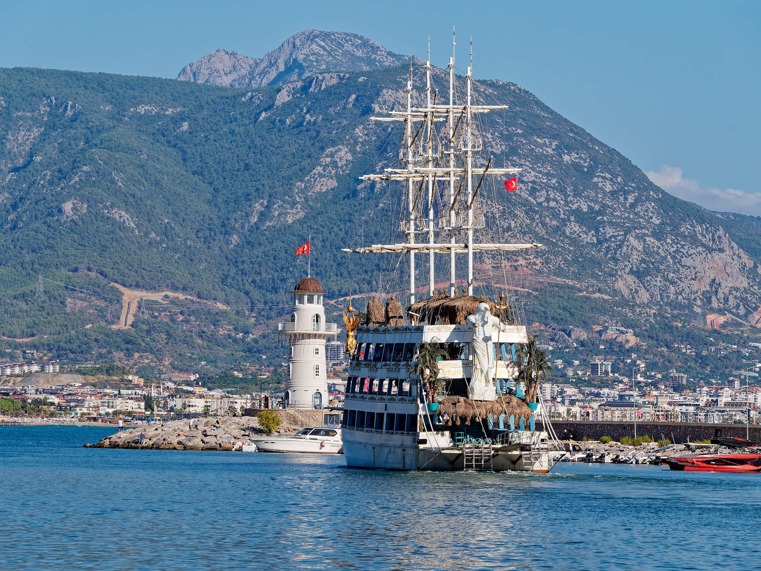 Алания 2025, порт и парк. Избранные фотографии