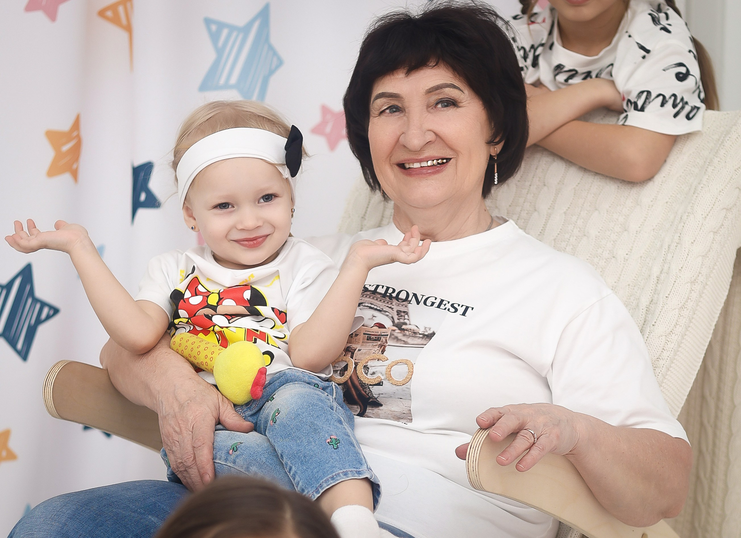 Семейные фотосессии студийные; новогодние, тематические, домашние и тд. Выпускные альбомы для школ и Детских садов в Барнауле /Выпускные/Свадебные/Детские/Семейные и др. виды съёмок /Фотограф Вера Валейко