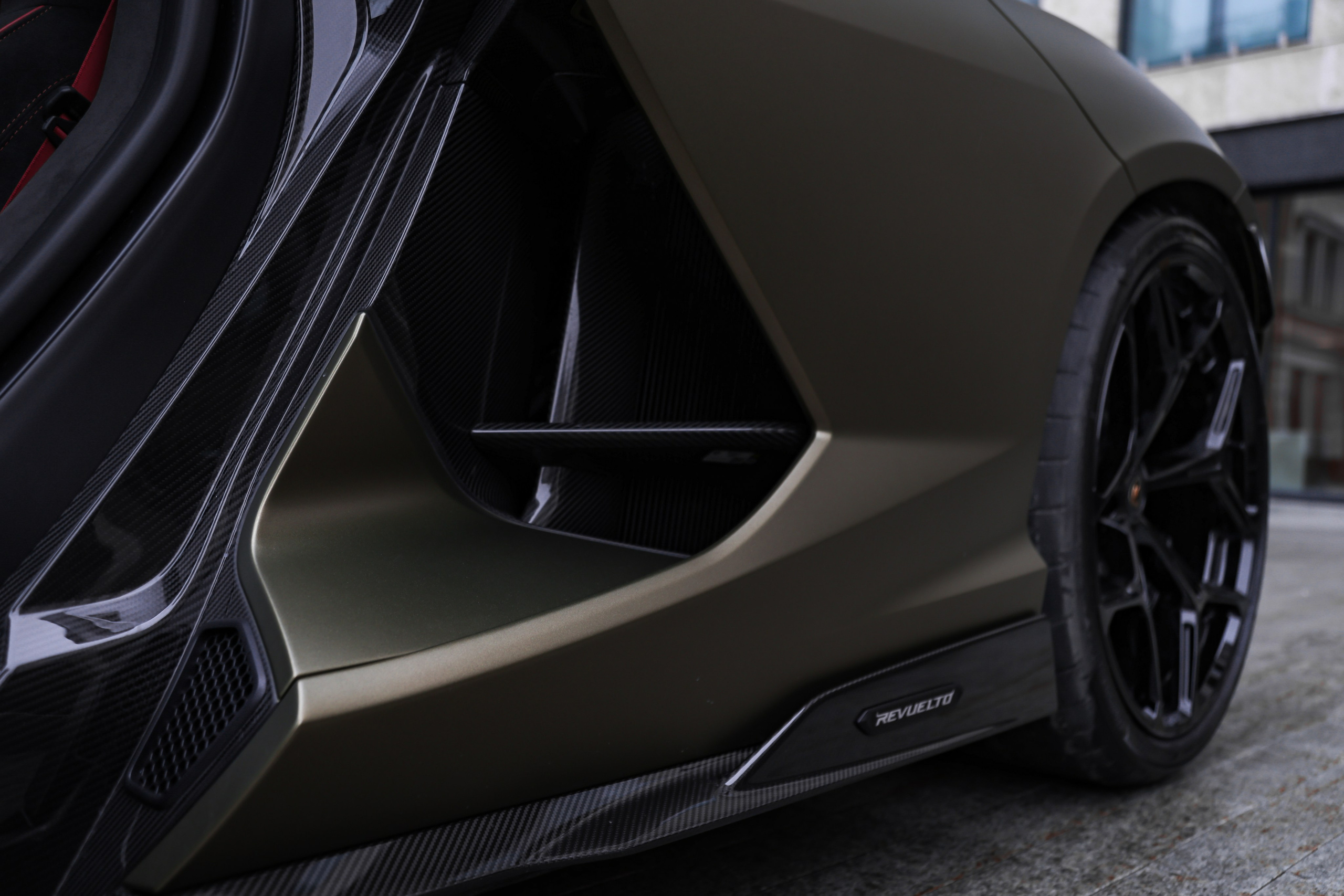 2024 Lamborghini Revuelto 6.5 AMT. Mixturecaptures