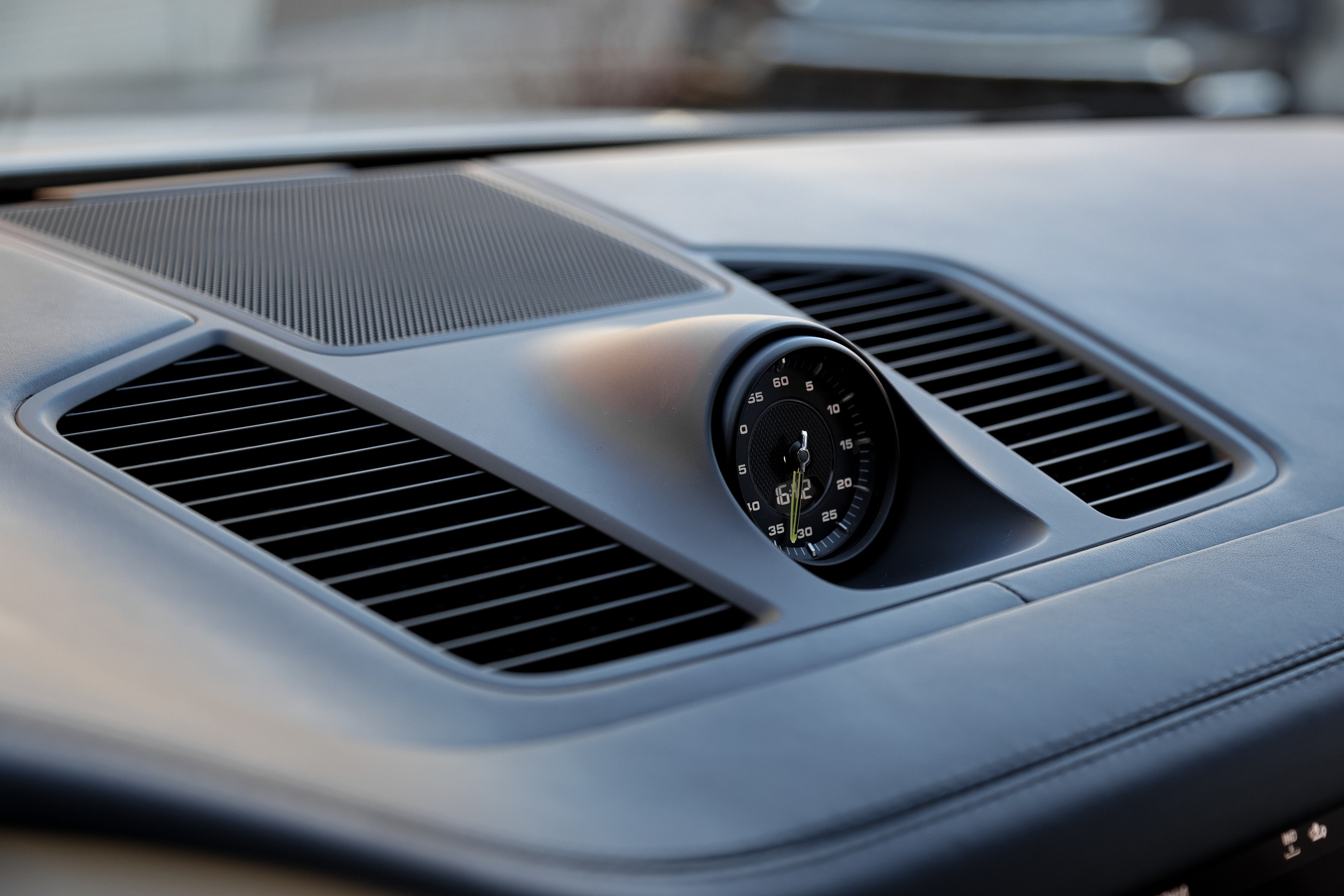 2020 Porsche Cayenne 3.0 AT. Mixturecaptures