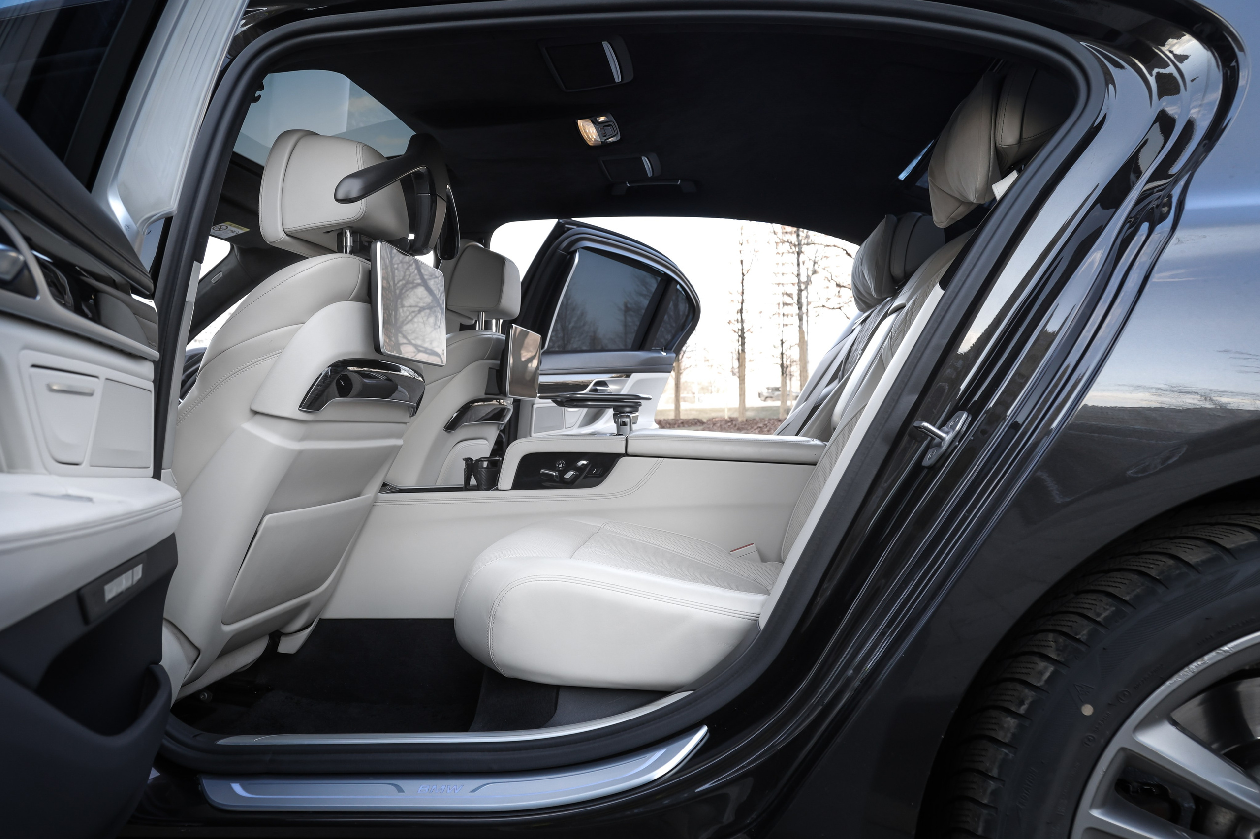 2017 BMW 750 Ld XDrive. Mixturecaptures