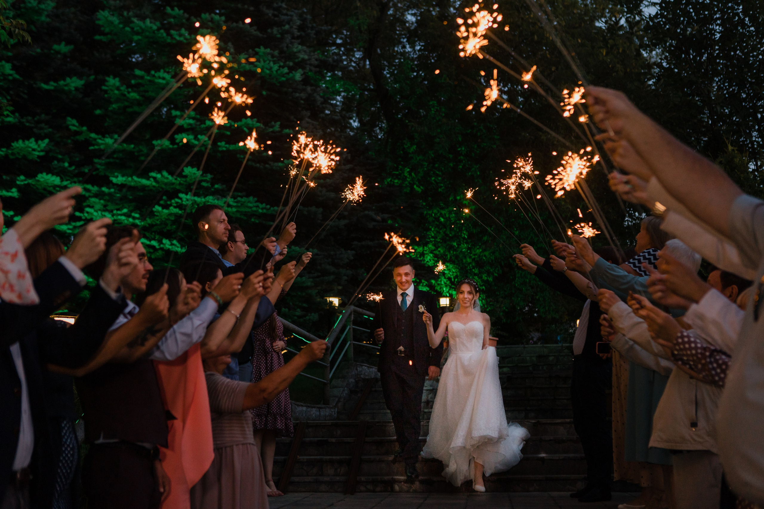 Свадебная фотосъемка Евгения и Натальи. Свадебные фотографии. Видеосъемка и фотосъемка свадеб. Фотограф и оператор на свадьбу. Видеосъемка подкастов, собственная видео-фотостудии. Предметная фотосъемка
