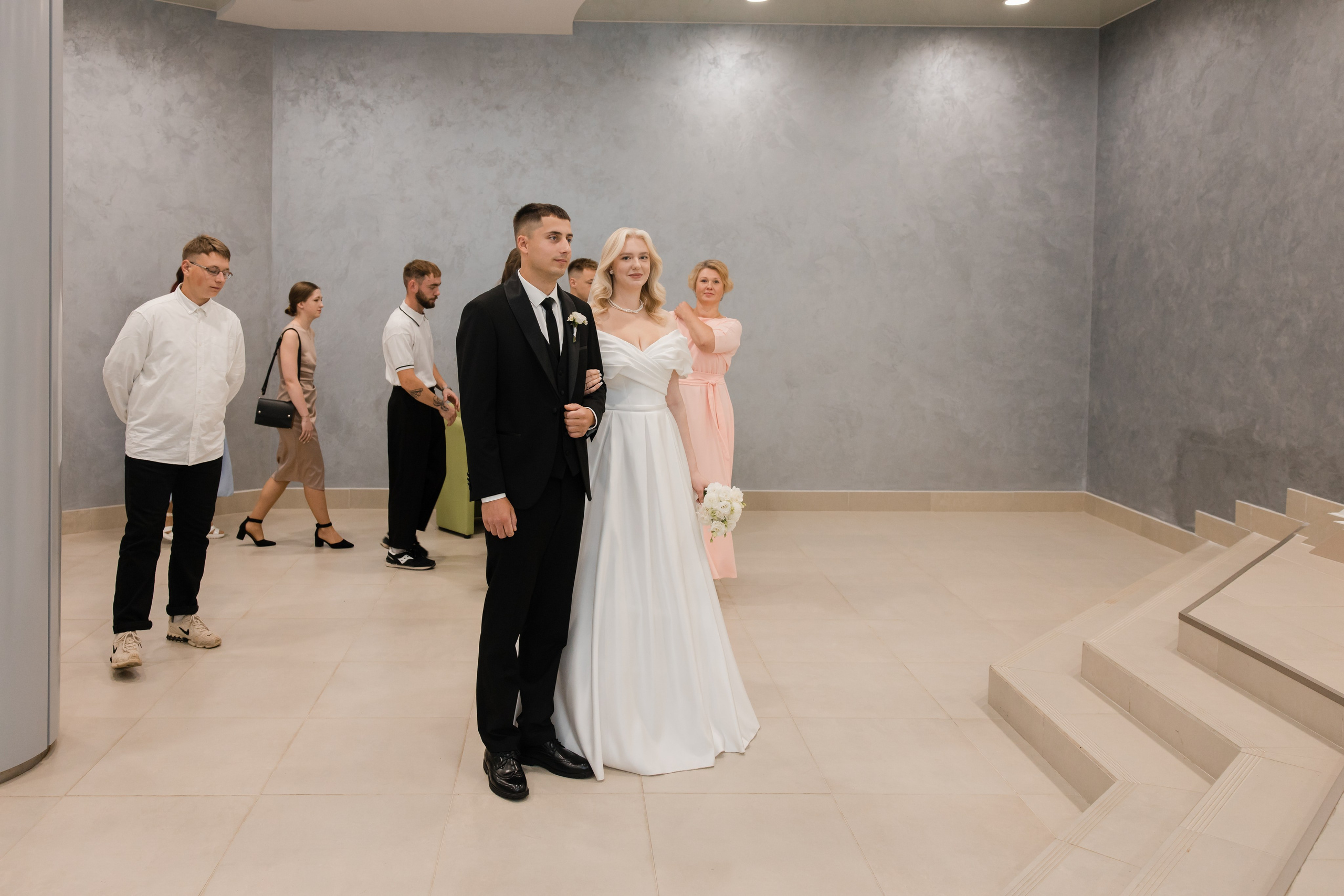 Отдел ЗАГС Администрации Первомайского района. Видеосъемка и фотосъемка свадеб. Фотограф и оператор на свадьбу. Видеосъемка подкастов, собственная видео-фотостудии. Предметная фотосъемка