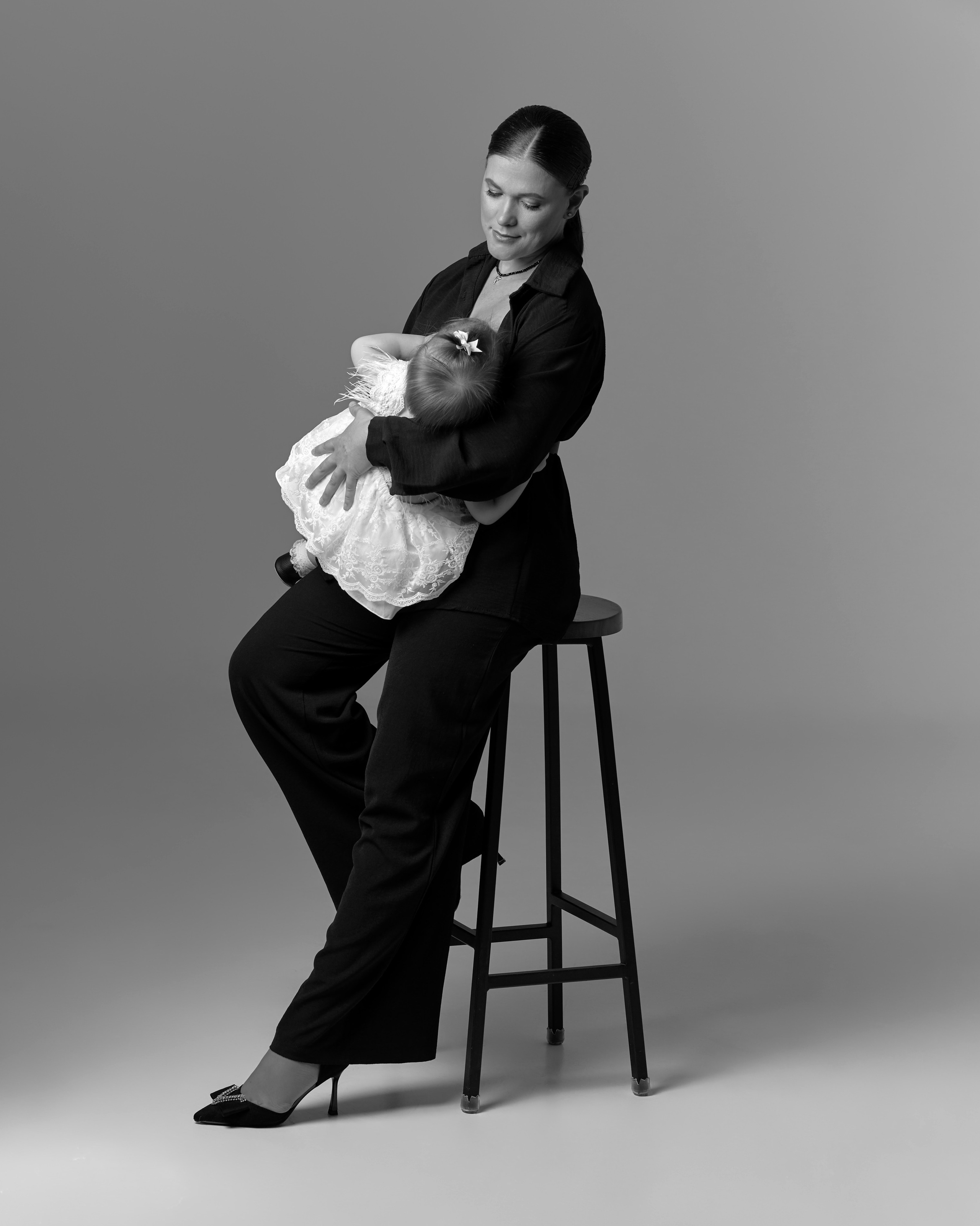 Семейная фотосессия в студии с импульсным светом