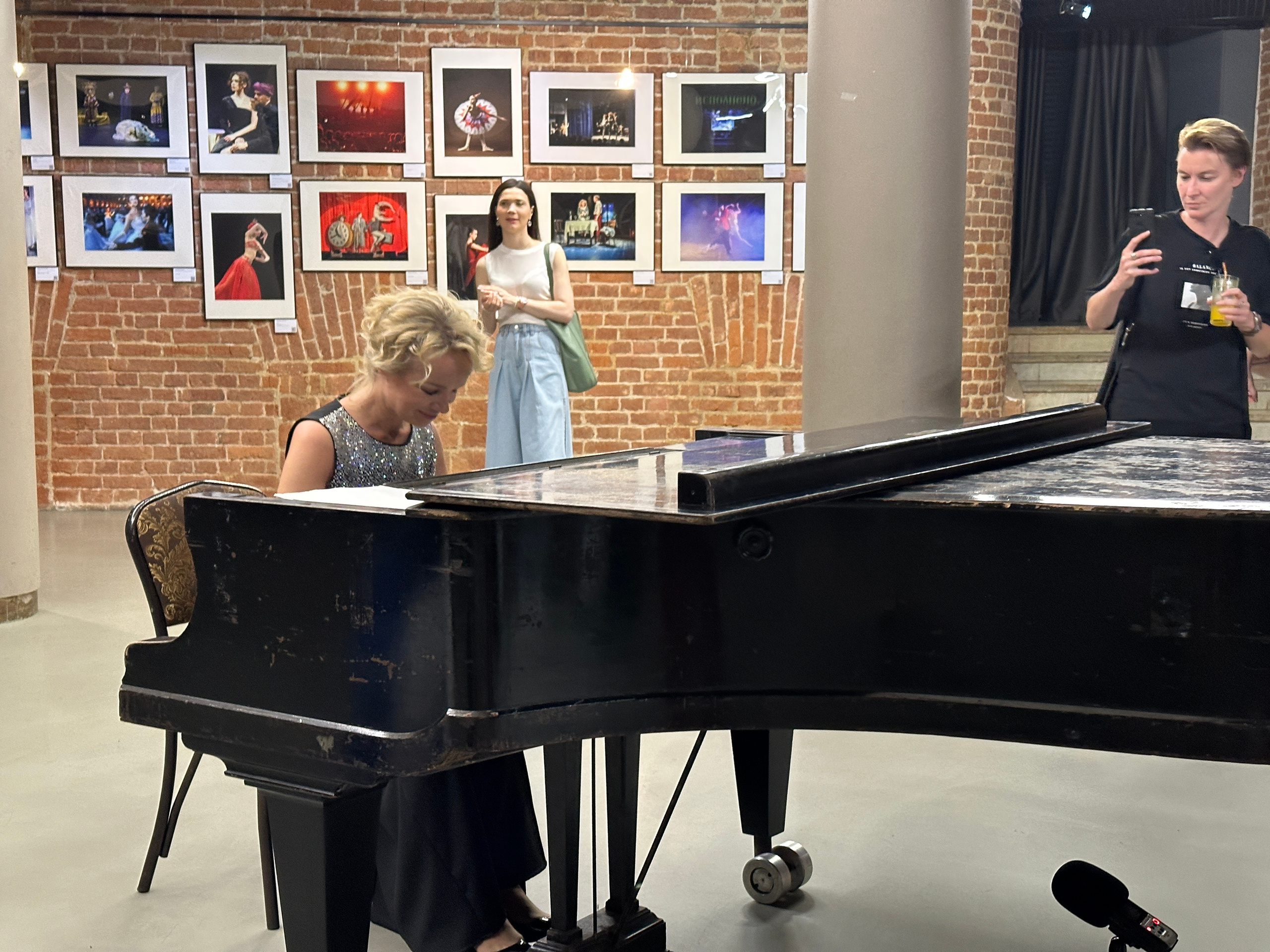 МОЛОДОЙ ТЕАТР. Reportage, architectural, fine art photographer Lena Melnikova in Moscow