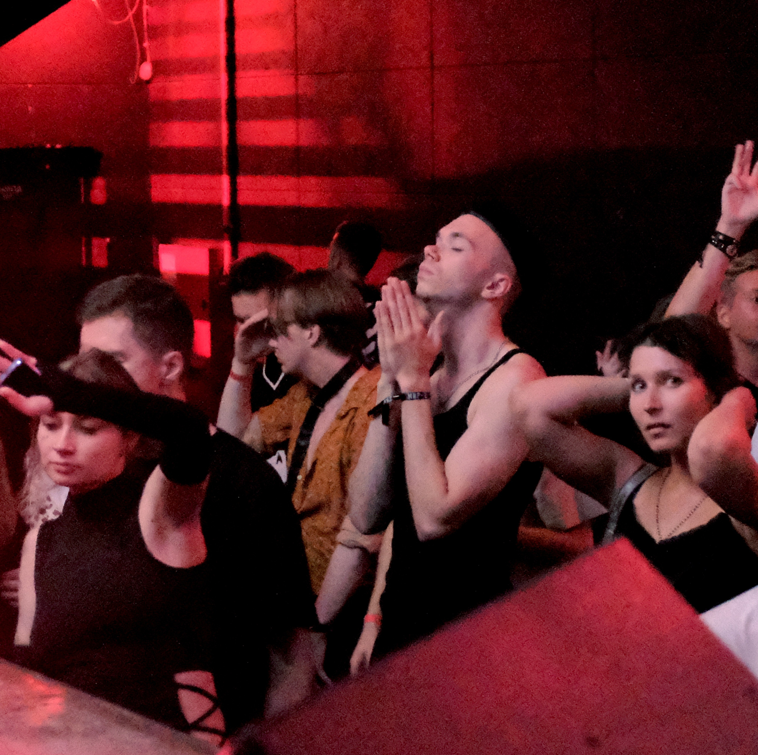 Мир2/16.08.2025. Репортажный фотограф в Санкт-Петербурге Даниил Могута