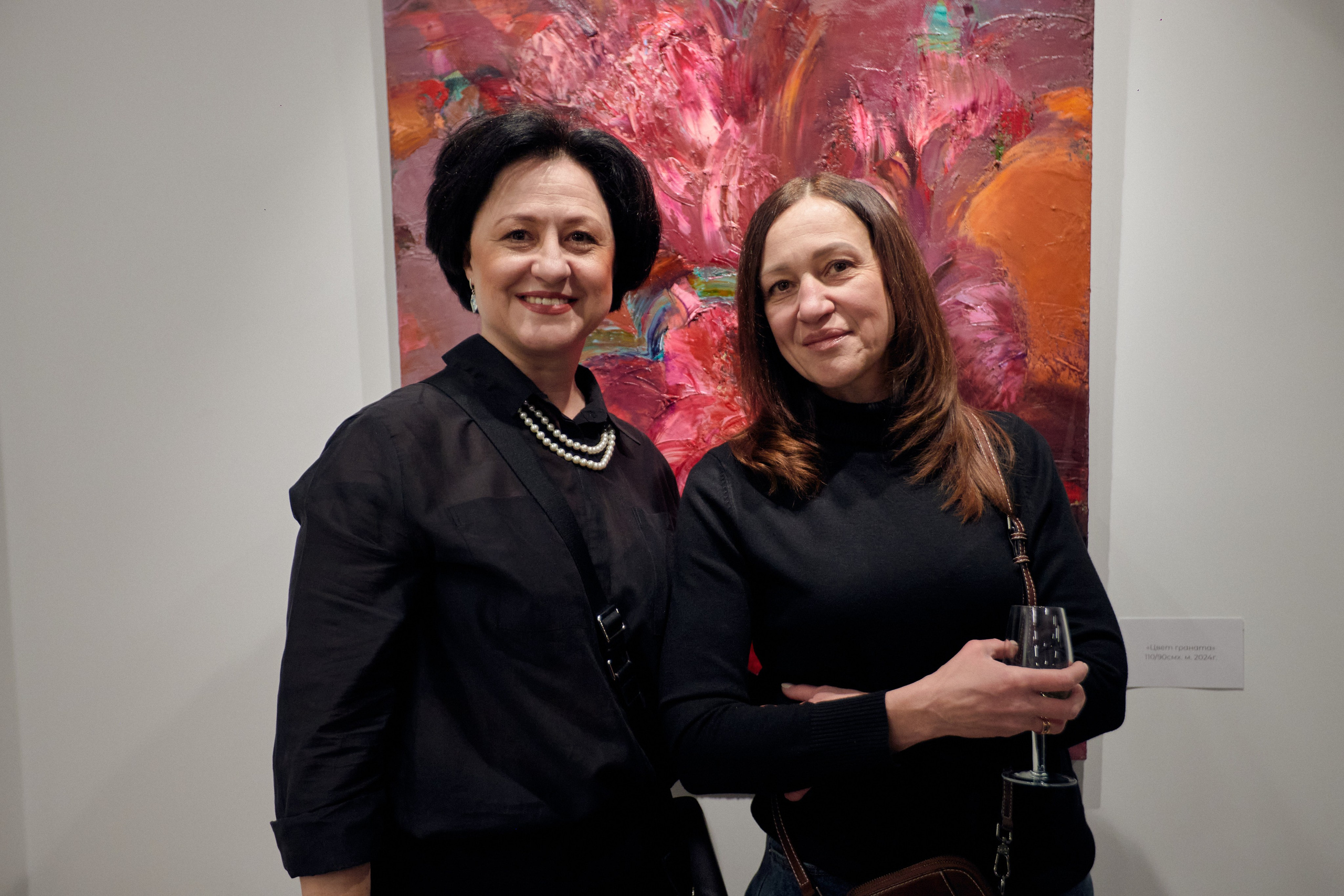 Открытие выставки краснодарской художницы Ларисы Блохиной. Фотограф Юлия Маринина