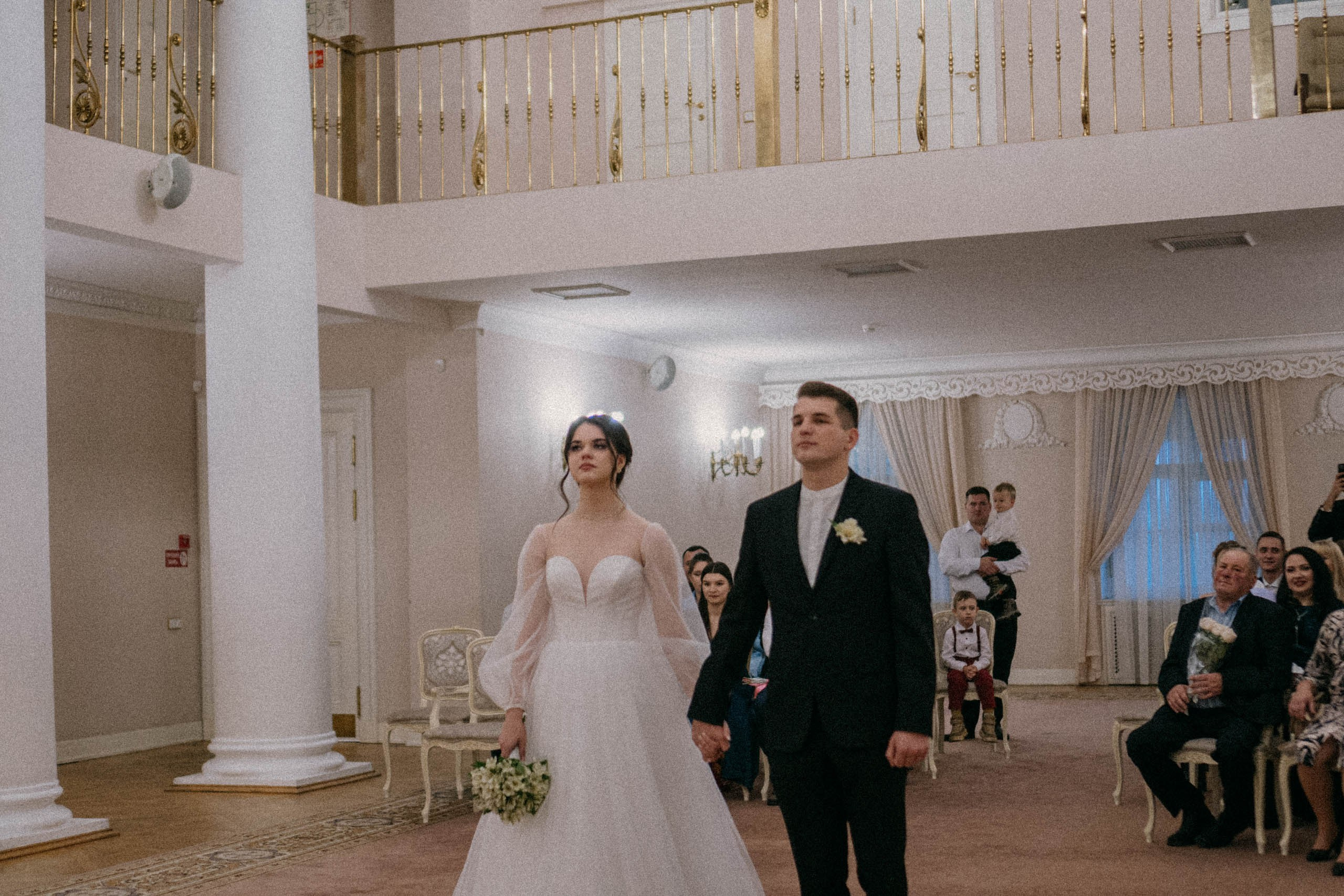 СВАДЕБНАЯ СЬЕМКА ПАРЫ В ГОРОДЕ ПУШКИН В ПАРКЕ ЕКАТЕРИНЕНСКОМ В НОЯБРЕ. Профессиональный фотограф, Санкт-Петербург — Виктория Богомолова