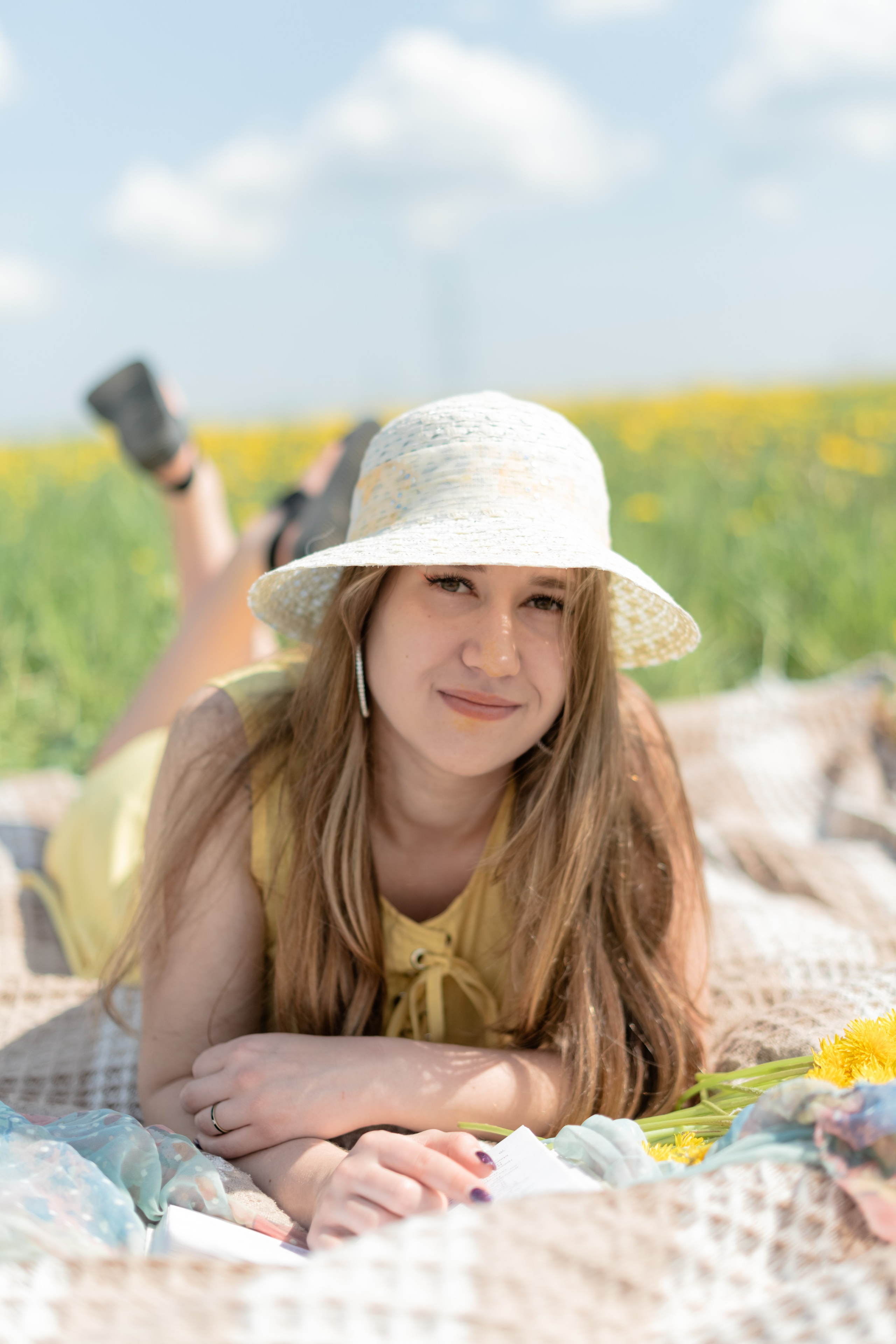 Девушка в одуванчиках. Григорий Карпов, портретный фотограф в городе Перми