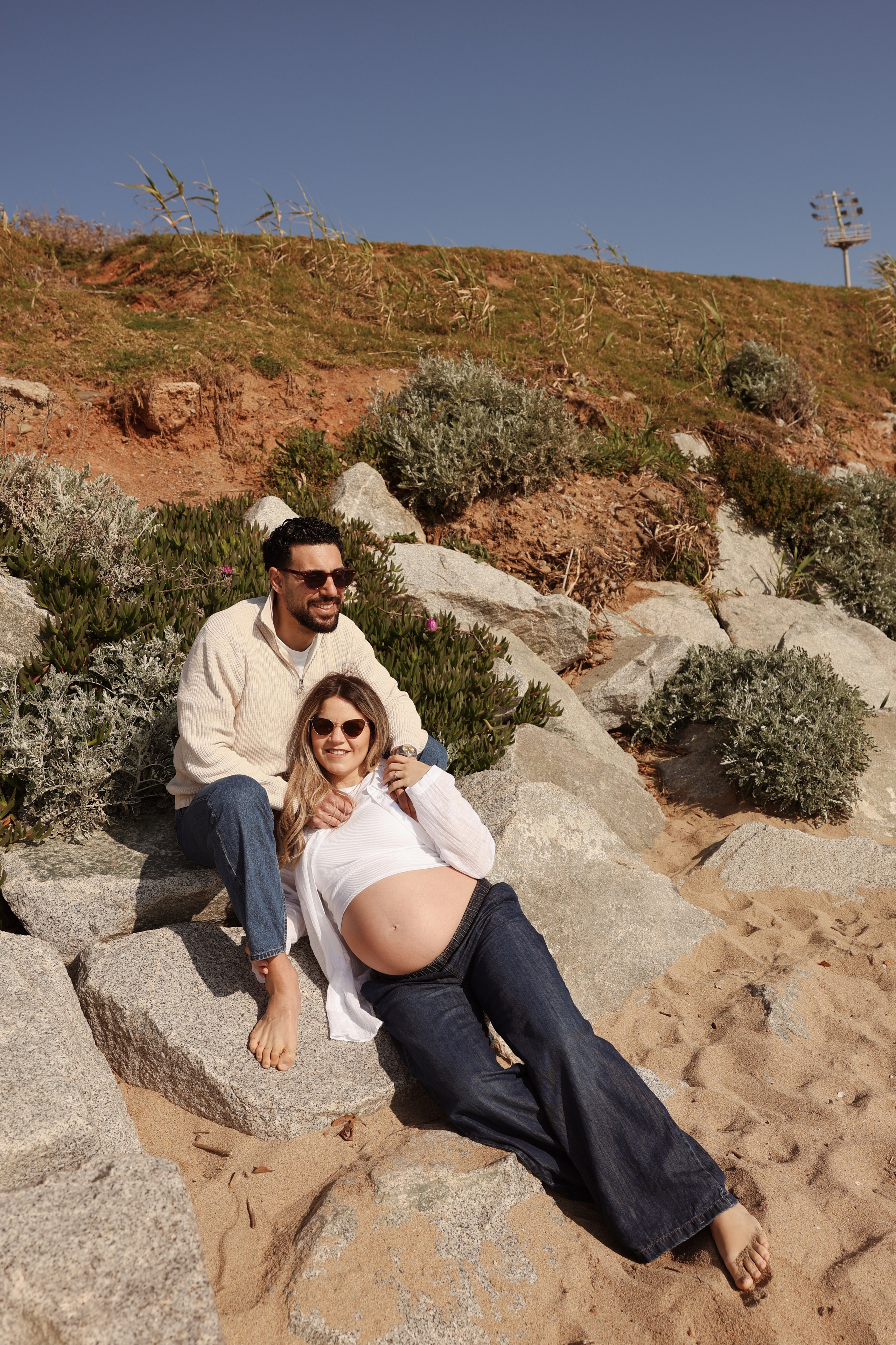 Sunny morning at the sea. Natalia Zhuravleva|family, newborn, maternity photographer in Barcelona
