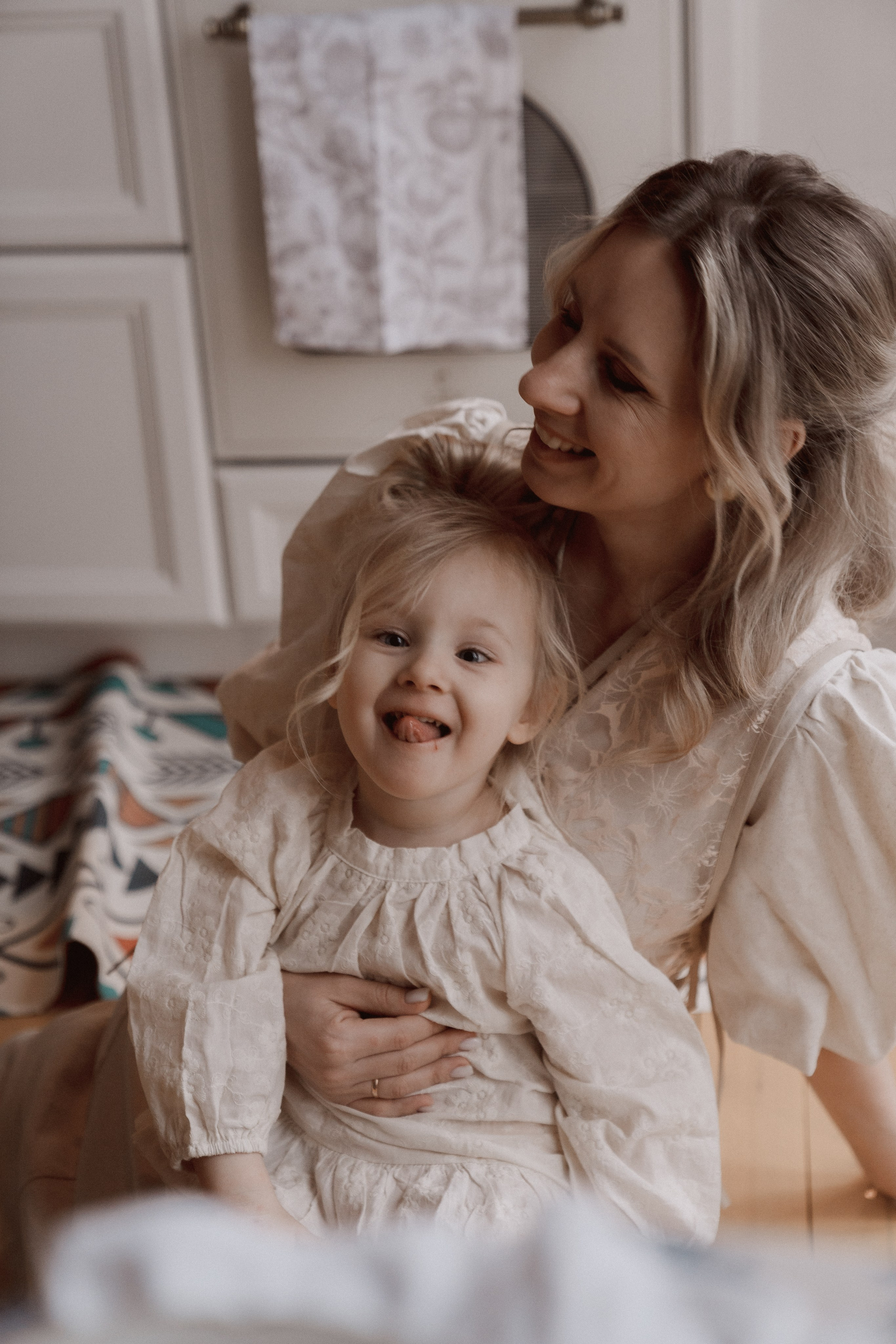 Лея и Ксения в фотодаче Ландыши. Семейный и детский фотограф в Сергиев Посаде, Хотьково Якимчук Любовь