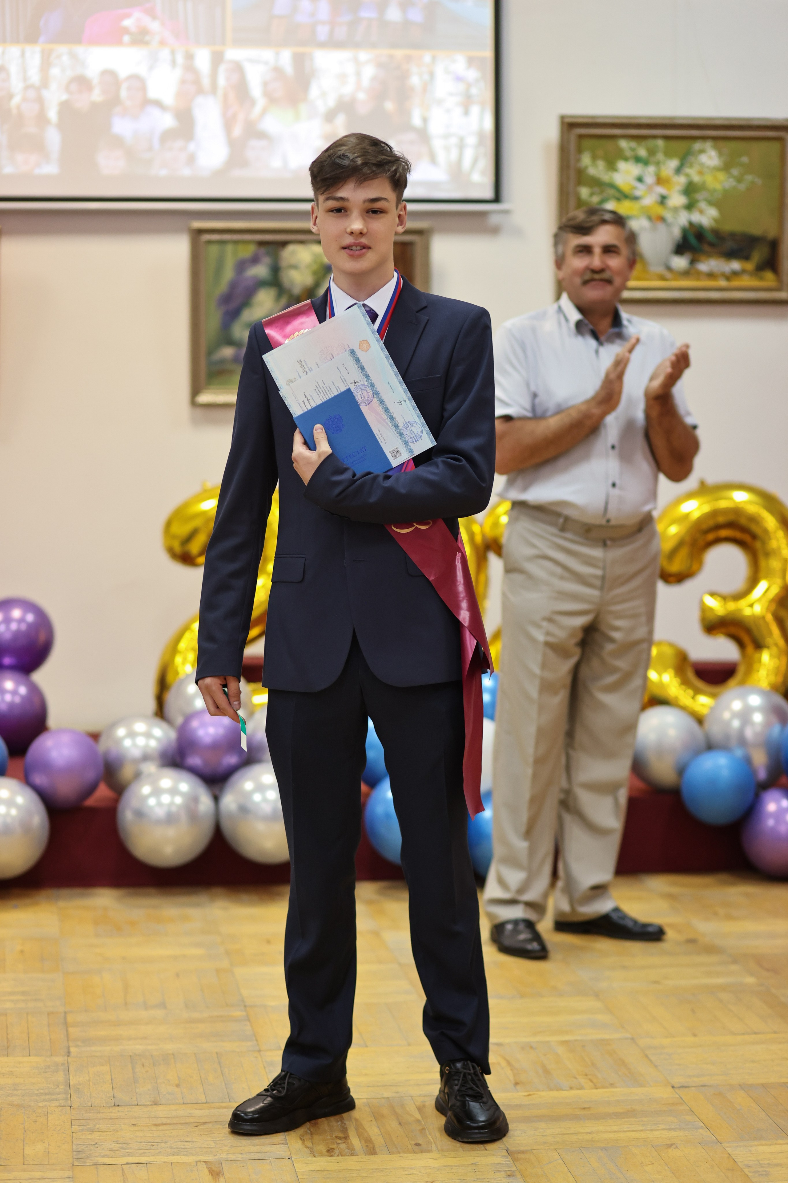 Вручение аттестатов. Школа № 7, выпускники 11 класса 2023 г. Студия выпускных альбомов Остров