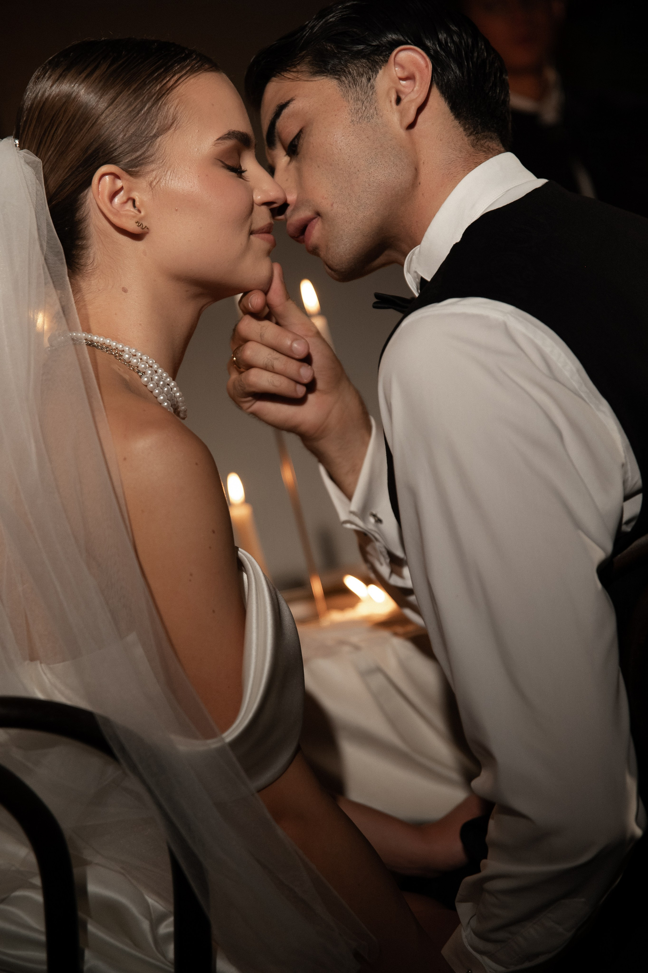 Камерный свадебный ужин при свечах в старинном особняке в фотостудии 21. Kult. Ярослава Ерина — свадебный фотограф в Москве