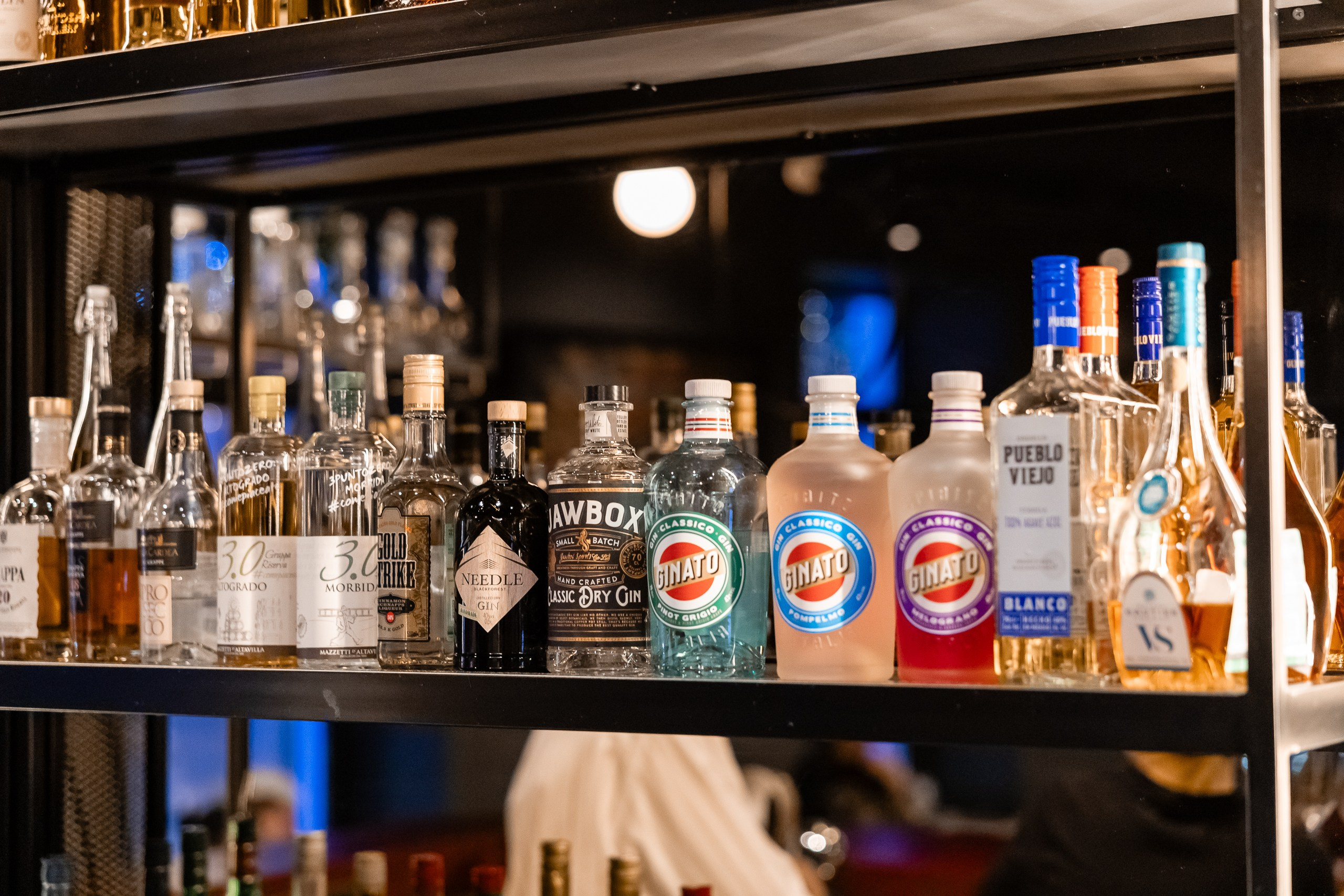 Выставка работ Дениса Шевчука в ресторане Attolini. Фотограф в Санкт-Петербурге — Сергей Петров