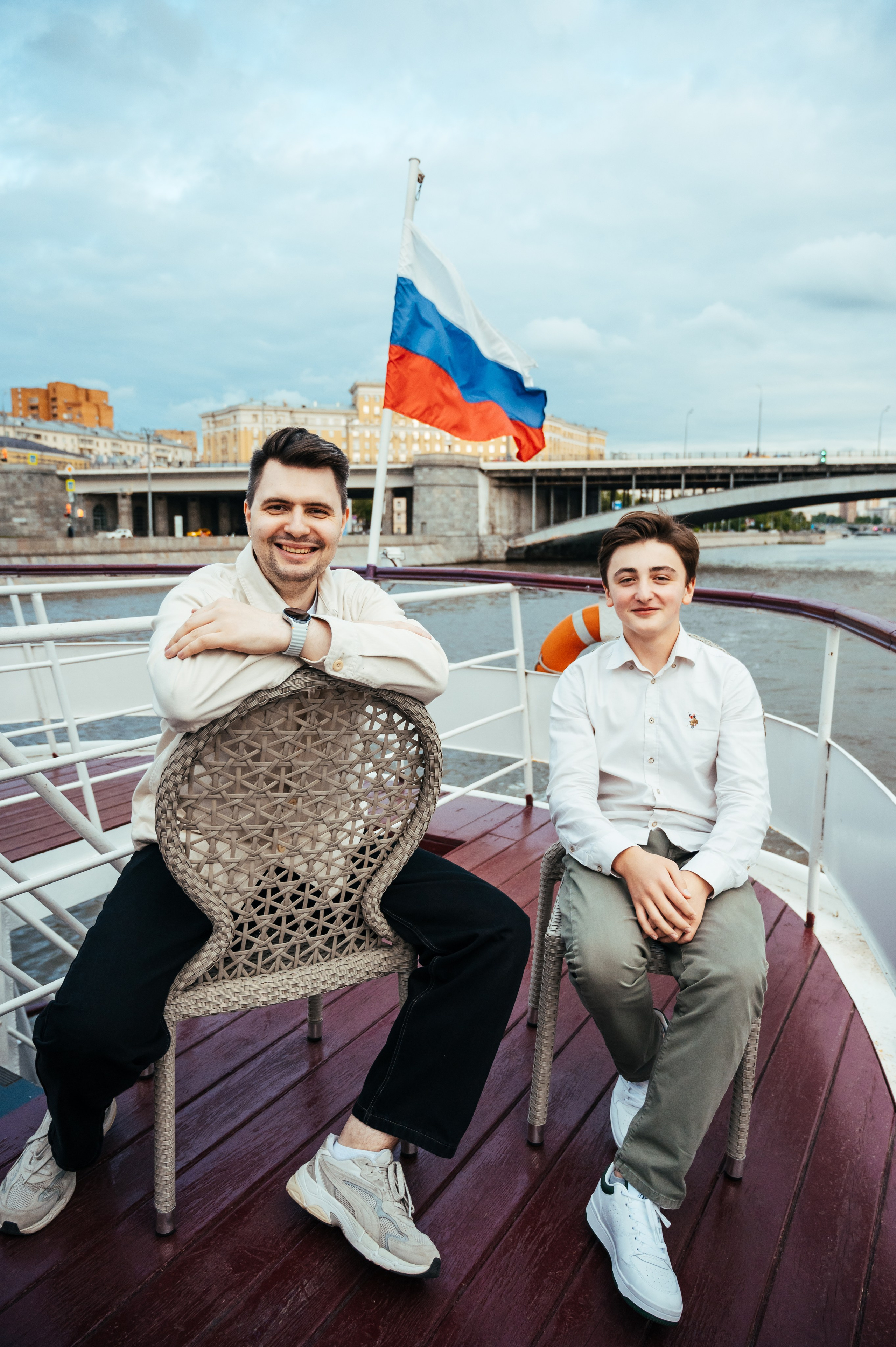 Последний звонок. Анастасия Петрович фотограф, фотокорреспондент в Москве и Санкт-Петербурге. Фотосъёмка репортажа, мероприятия, корпоративная съёмка, контент