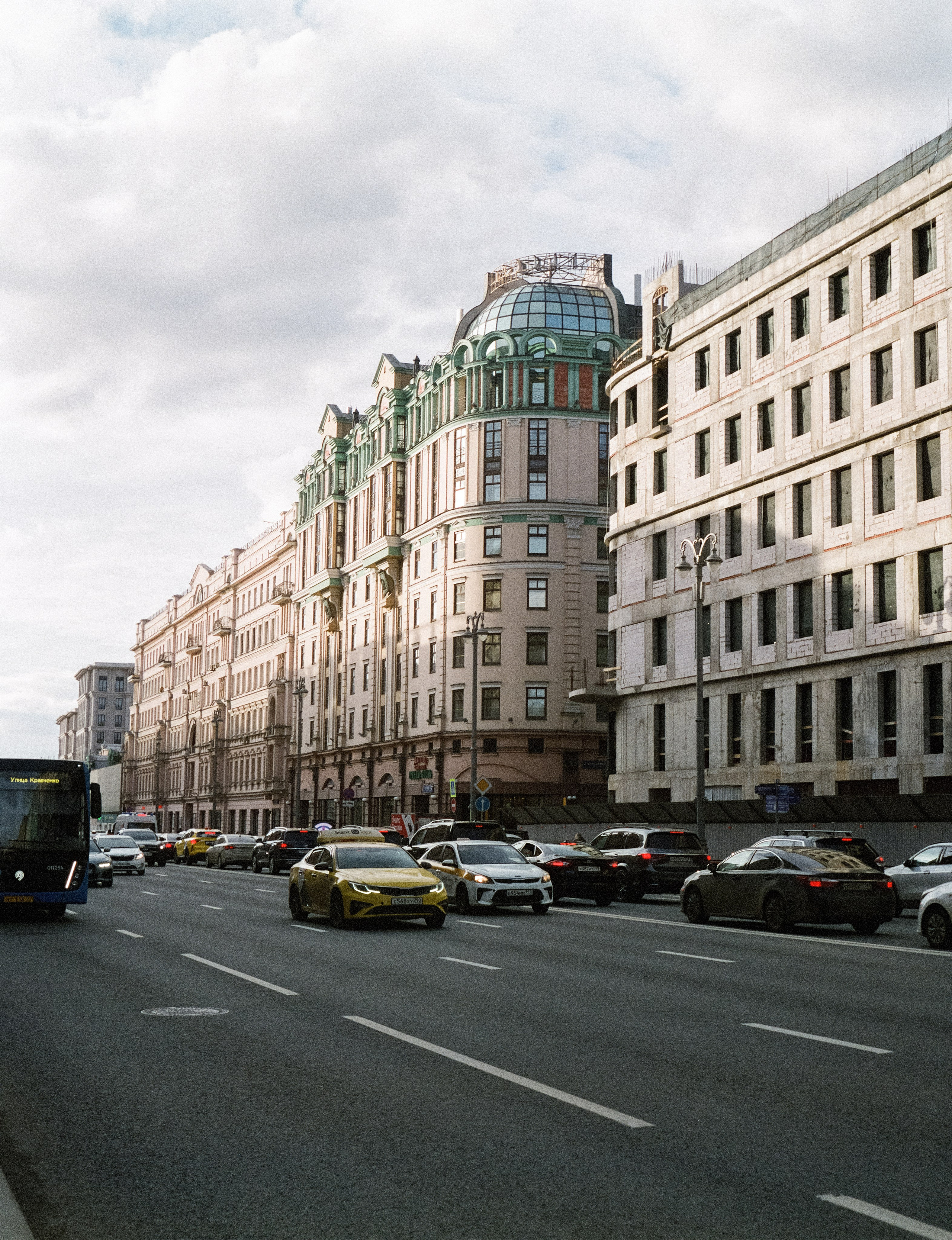 Благовещенский переулок, апрель 2024 года / Konica Pearl II