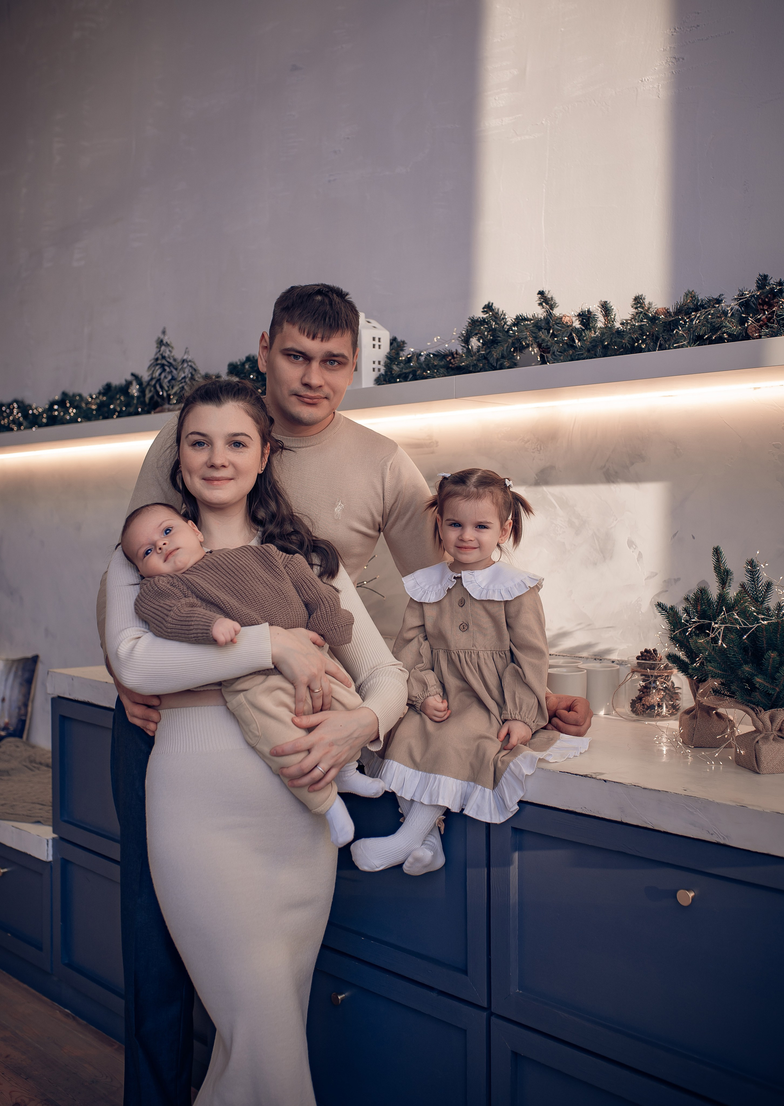 Виктория, Александр, Ванюша и Ариша. Фотографы крещения/венчания  Красноярск Татьяна и Вячеслав Переваловы