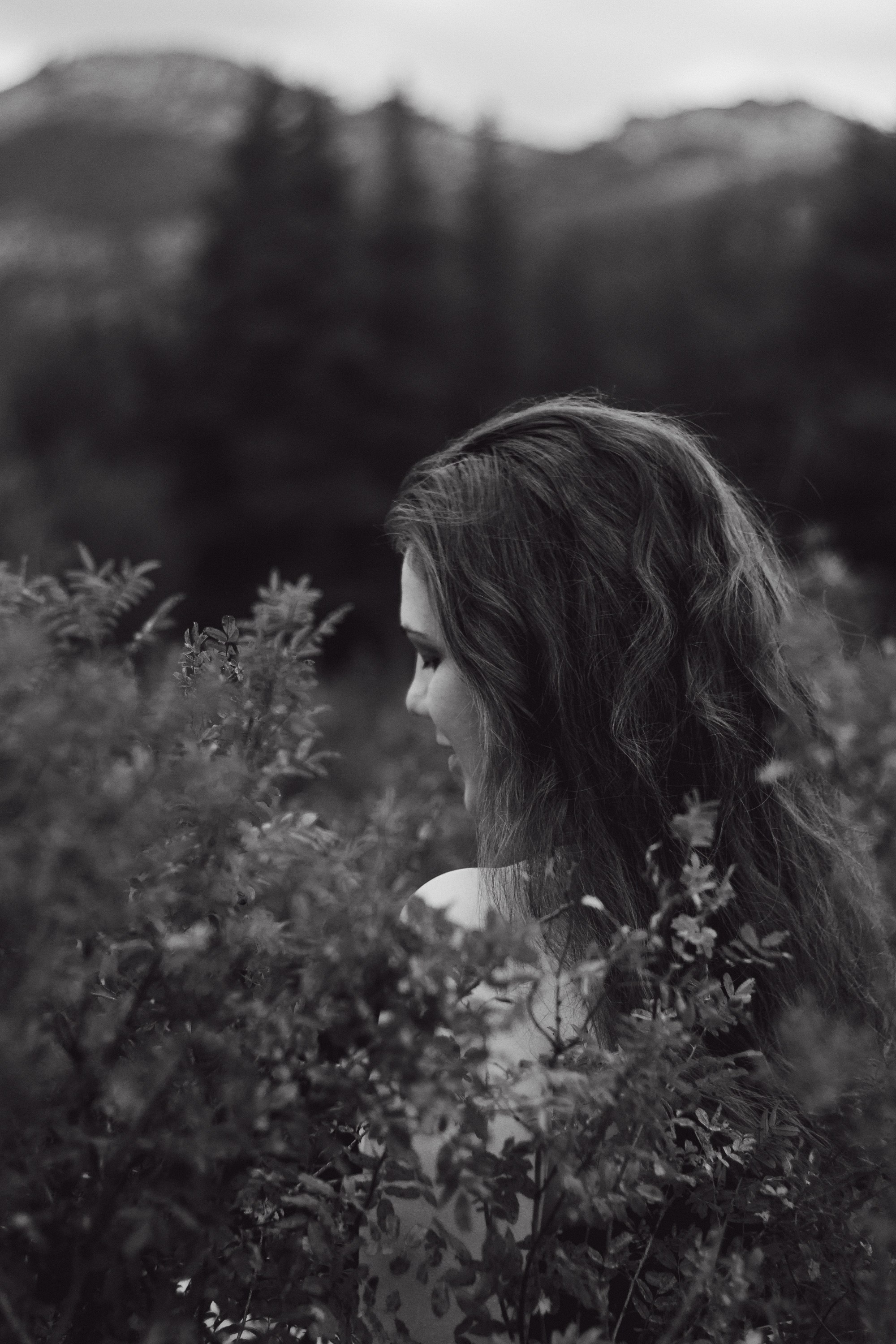 Саша во мхах / Каркаралинск. Фотограф Наталья Гончарова. Снимаю живые портреты в Алматы