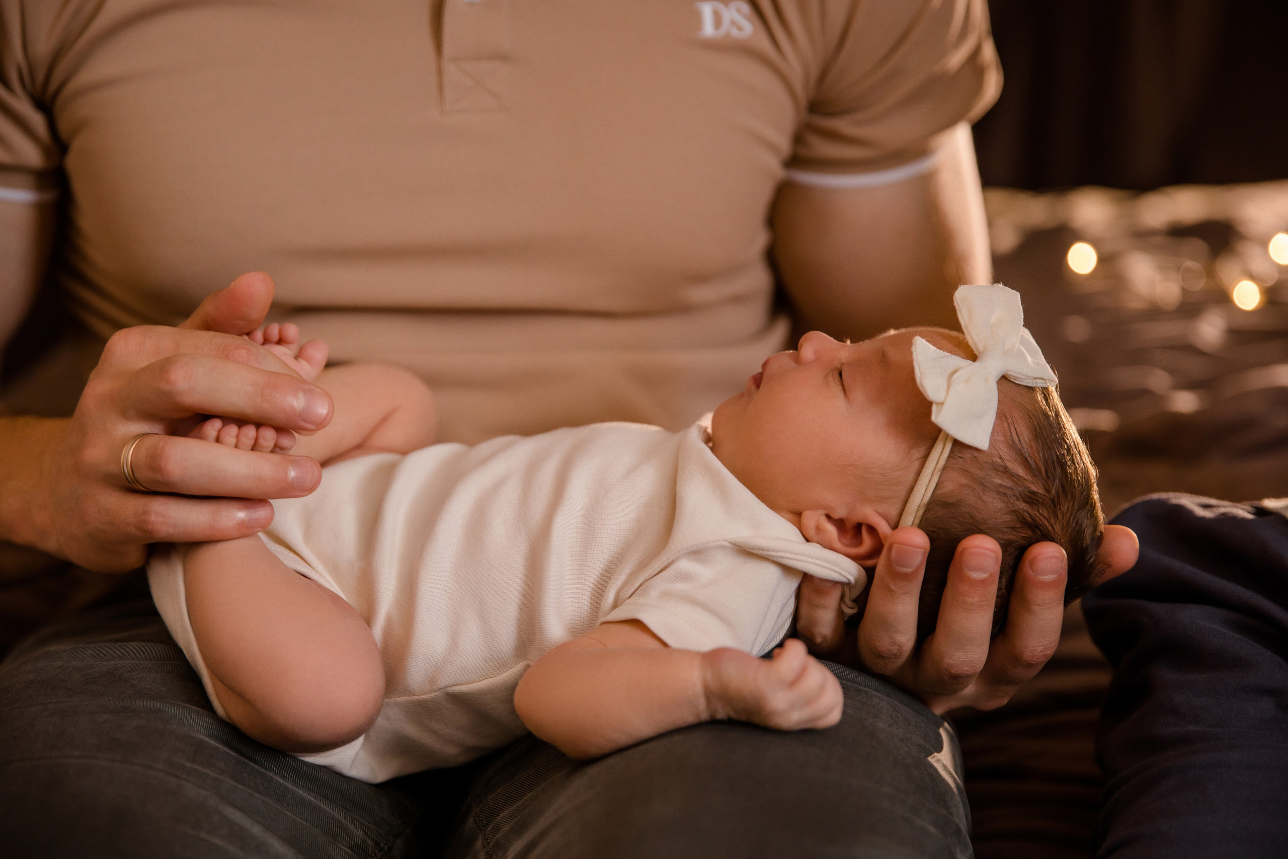 Новорожденная Ульяна в уюте дома. Семейный и детский фотограф в Москве Вера Ускова