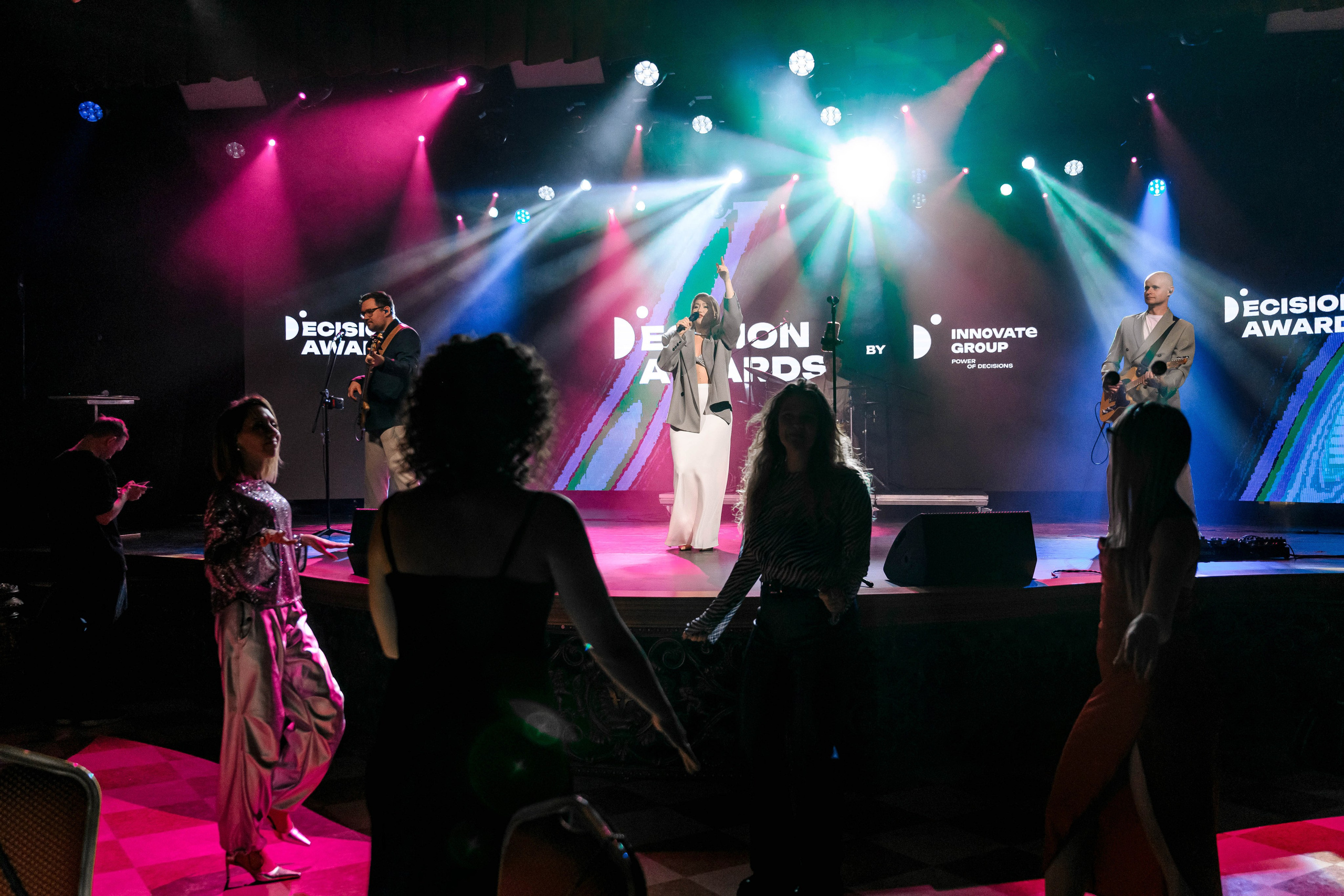 INNOVATE GROUP. Максим Комаров — Профессиональный фотограф