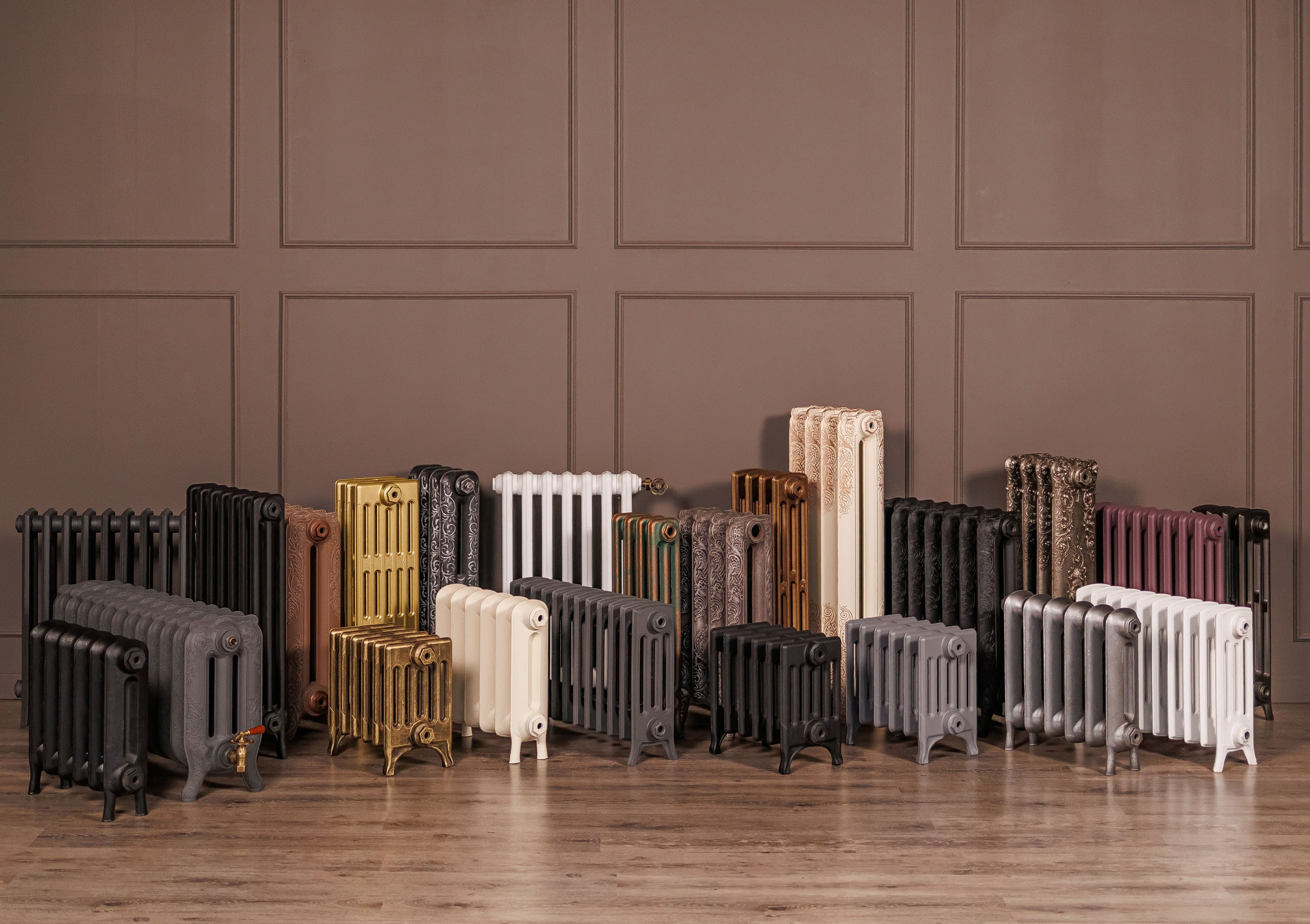 Предметные фотографии дизайнерских радиаторов отопления в стиле ретро