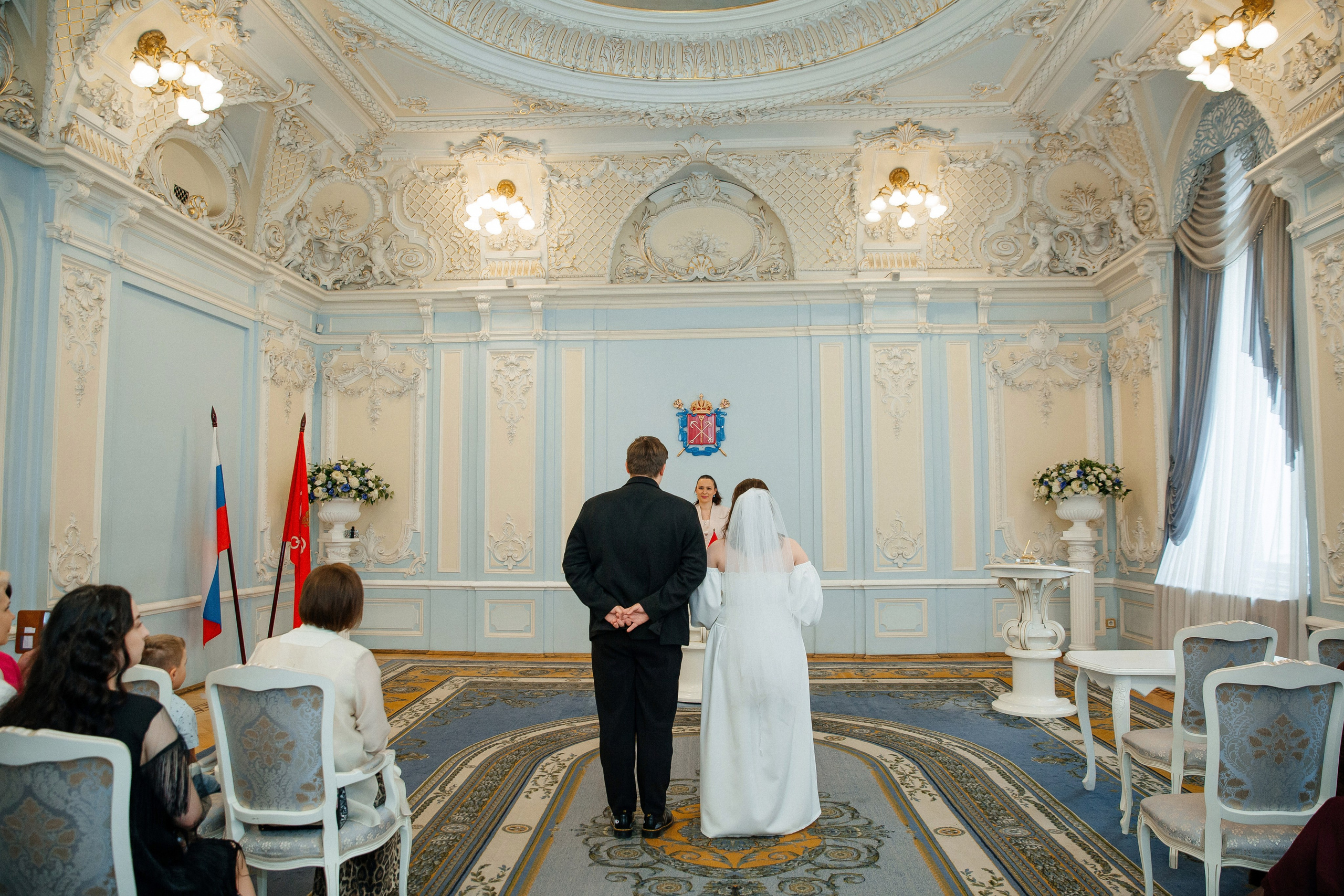 Съемка в отеле и регистрация прохладным майским днем. Свадебный фотограф в Санкт-Петербурге Вика Стукачева