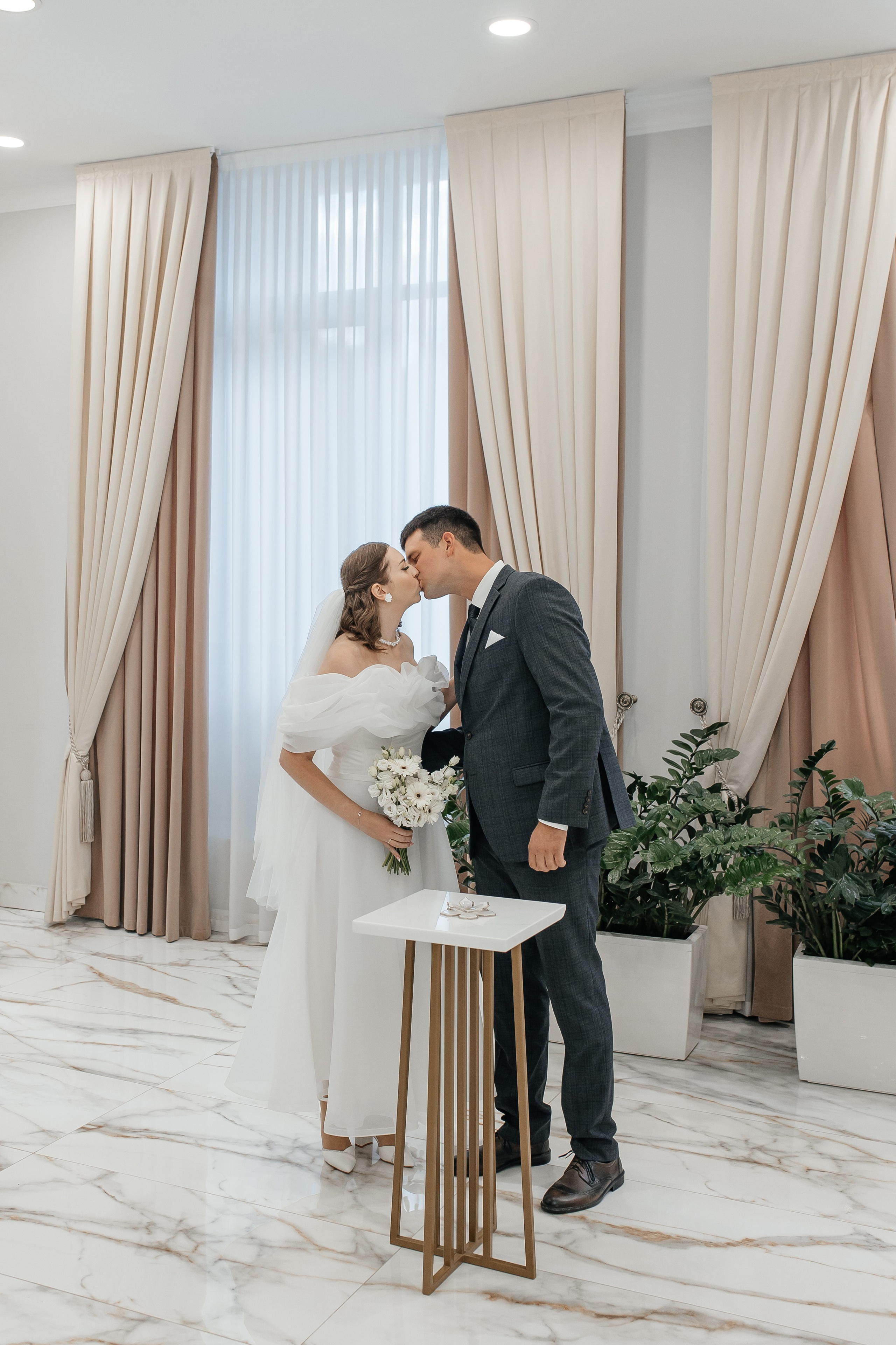 Регистрация брака в шипиловском дворце бракосочетания. Свадебный фотограф в Москве Дарья Олендарёва