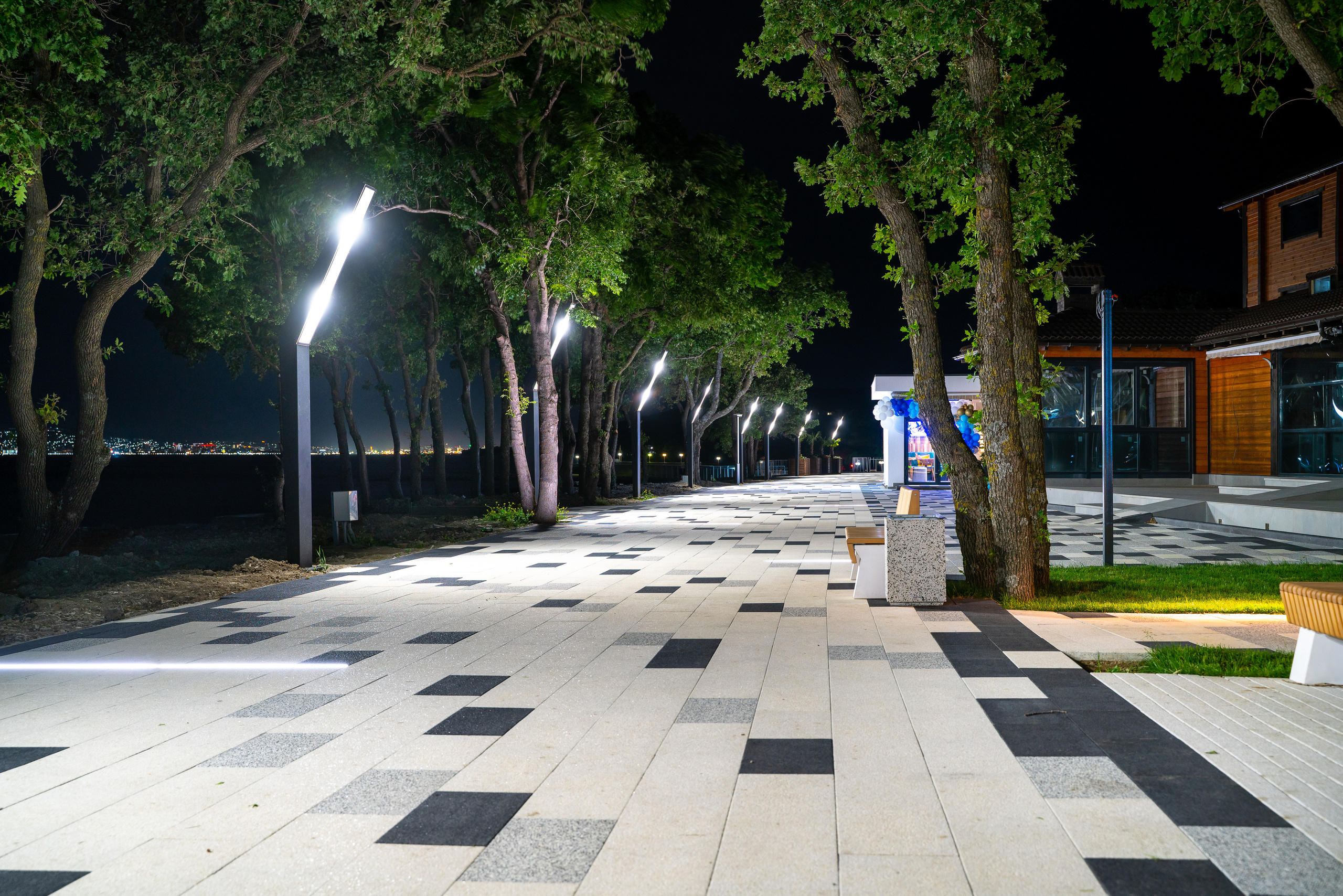 Ночная набережная в Кабардинке. Жизнь курорта Кабардинка в фотографиях