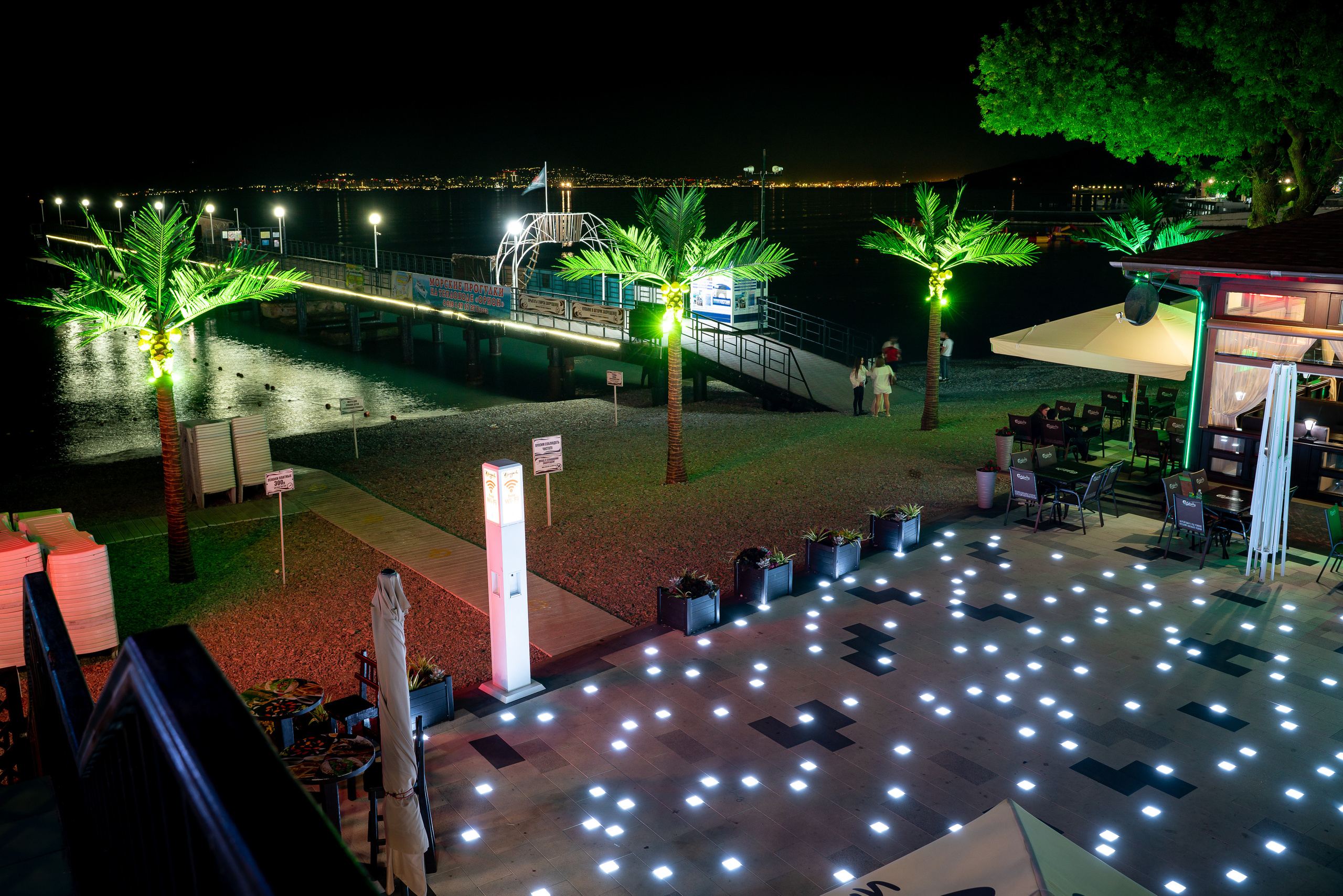 Ночная набережная в Кабардинке. Жизнь курорта Кабардинка в фотографиях