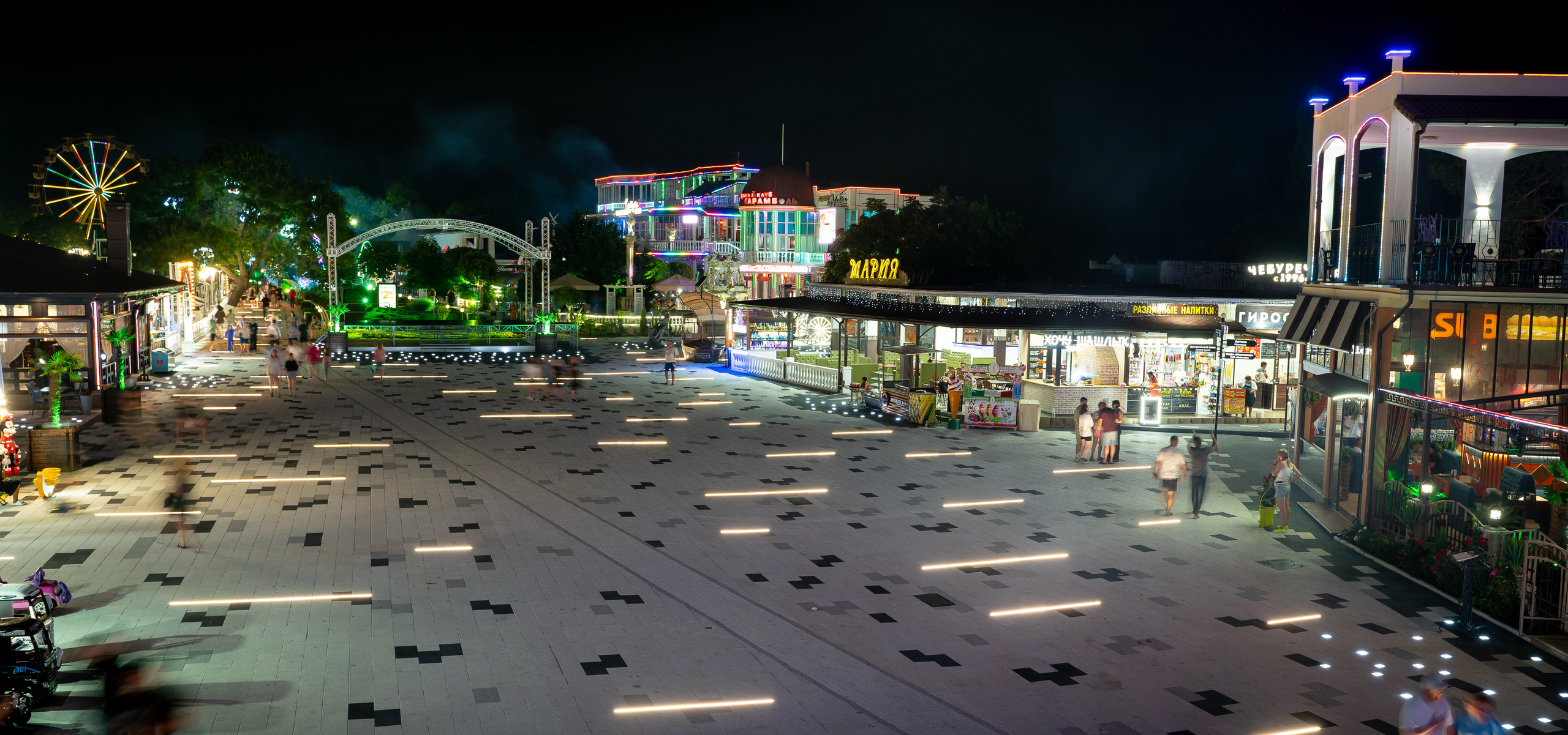 Ночная набережная в Кабардинке. Жизнь курорта Кабардинка в фотографиях