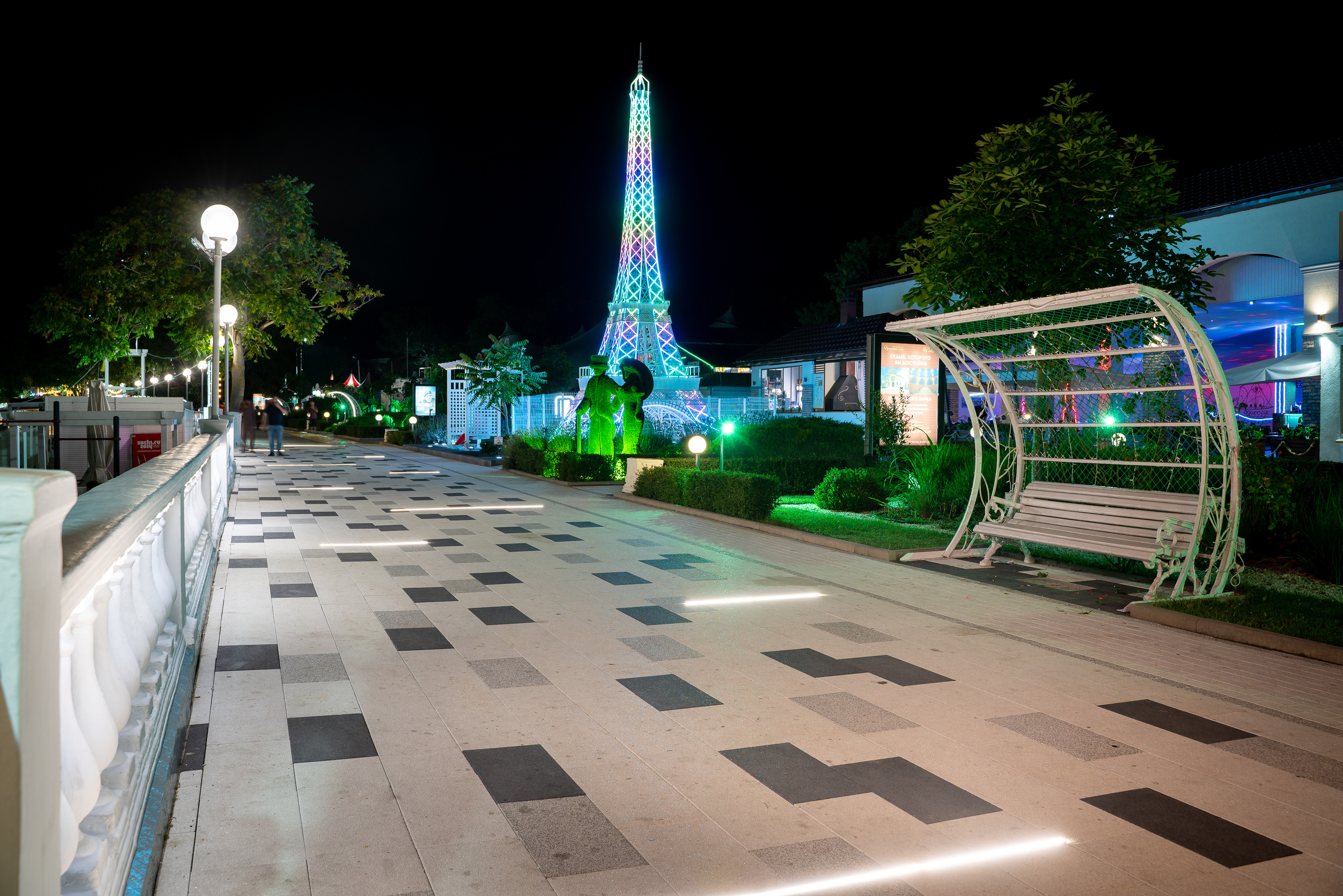 Ночная набережная в Кабардинке. Жизнь курорта Кабардинка в фотографиях