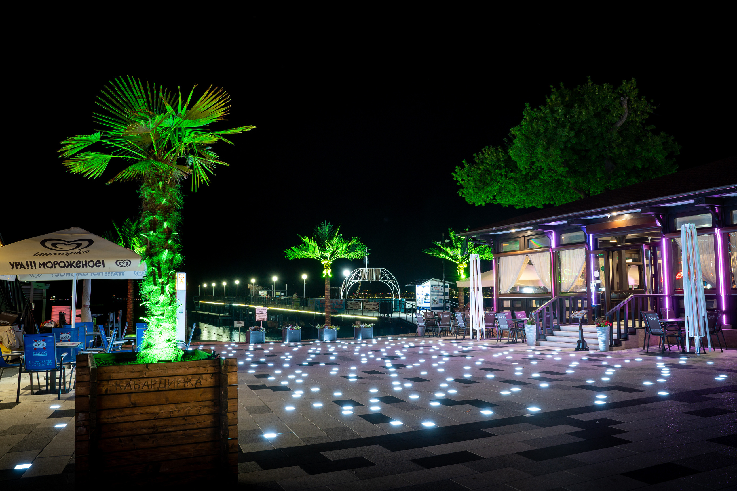 Ночная набережная в Кабардинке. Жизнь курорта Кабардинка в фотографиях
