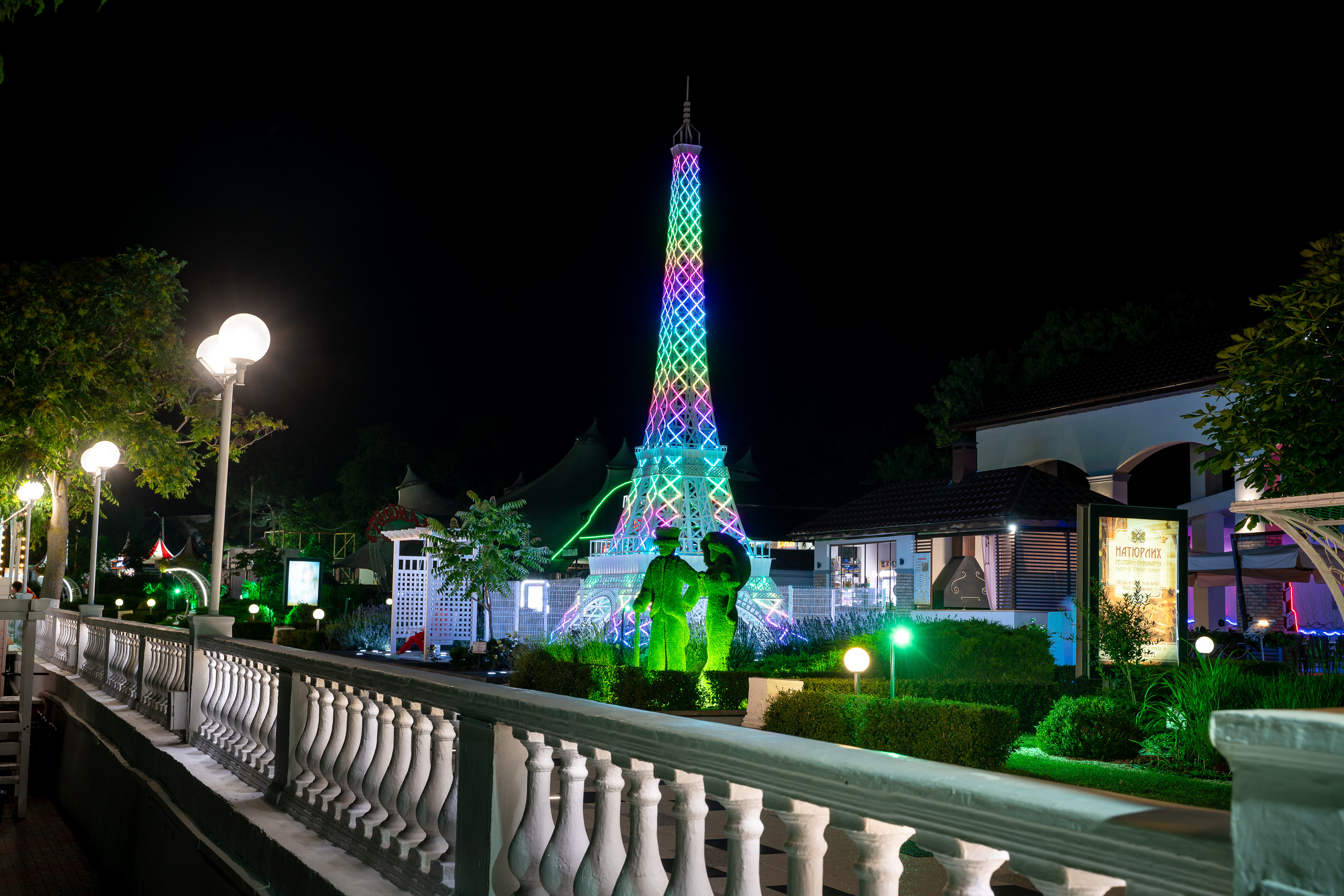 Ночная набережная в Кабардинке. Жизнь курорта Кабардинка в фотографиях