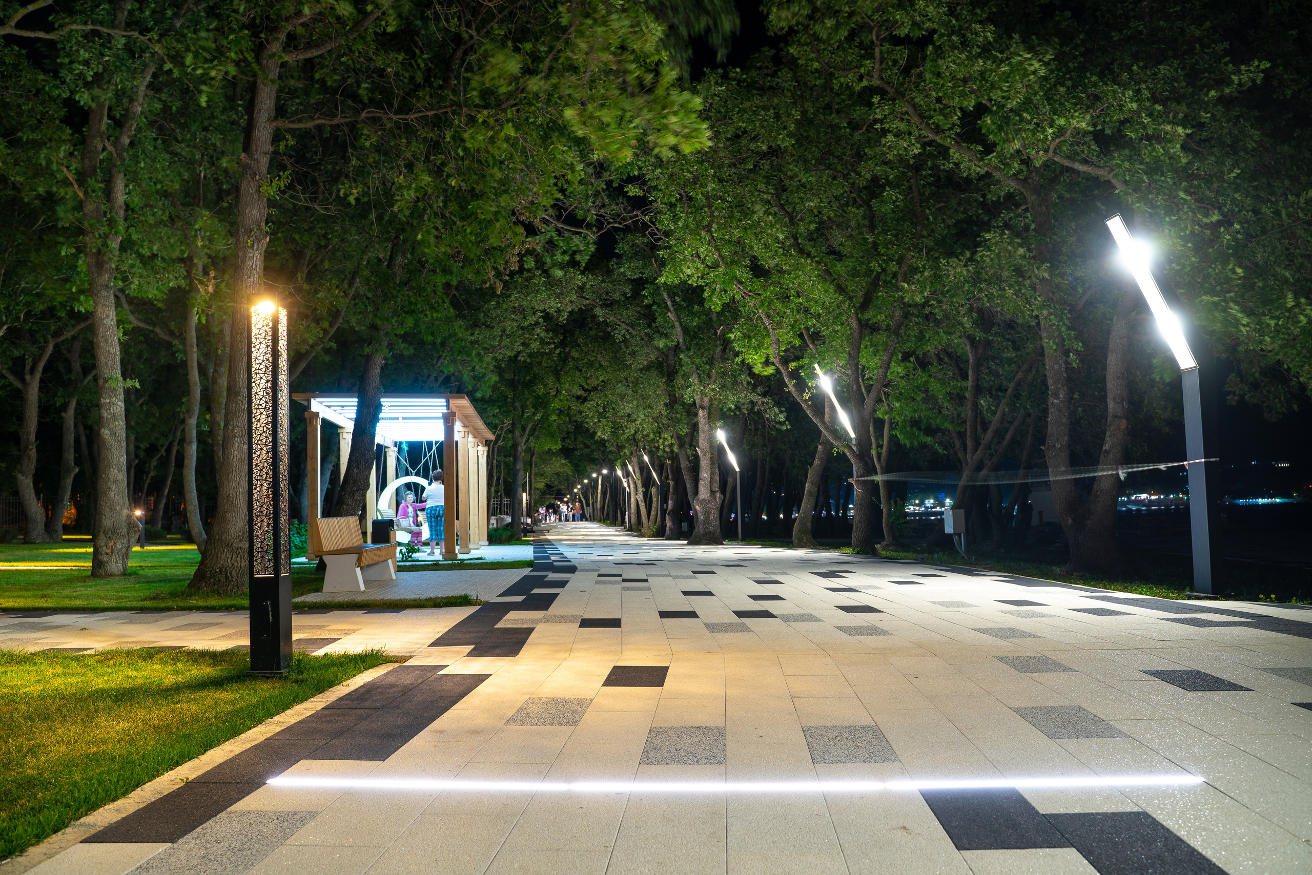 Ночная набережная в Кабардинке. Жизнь курорта Кабардинка в фотографиях