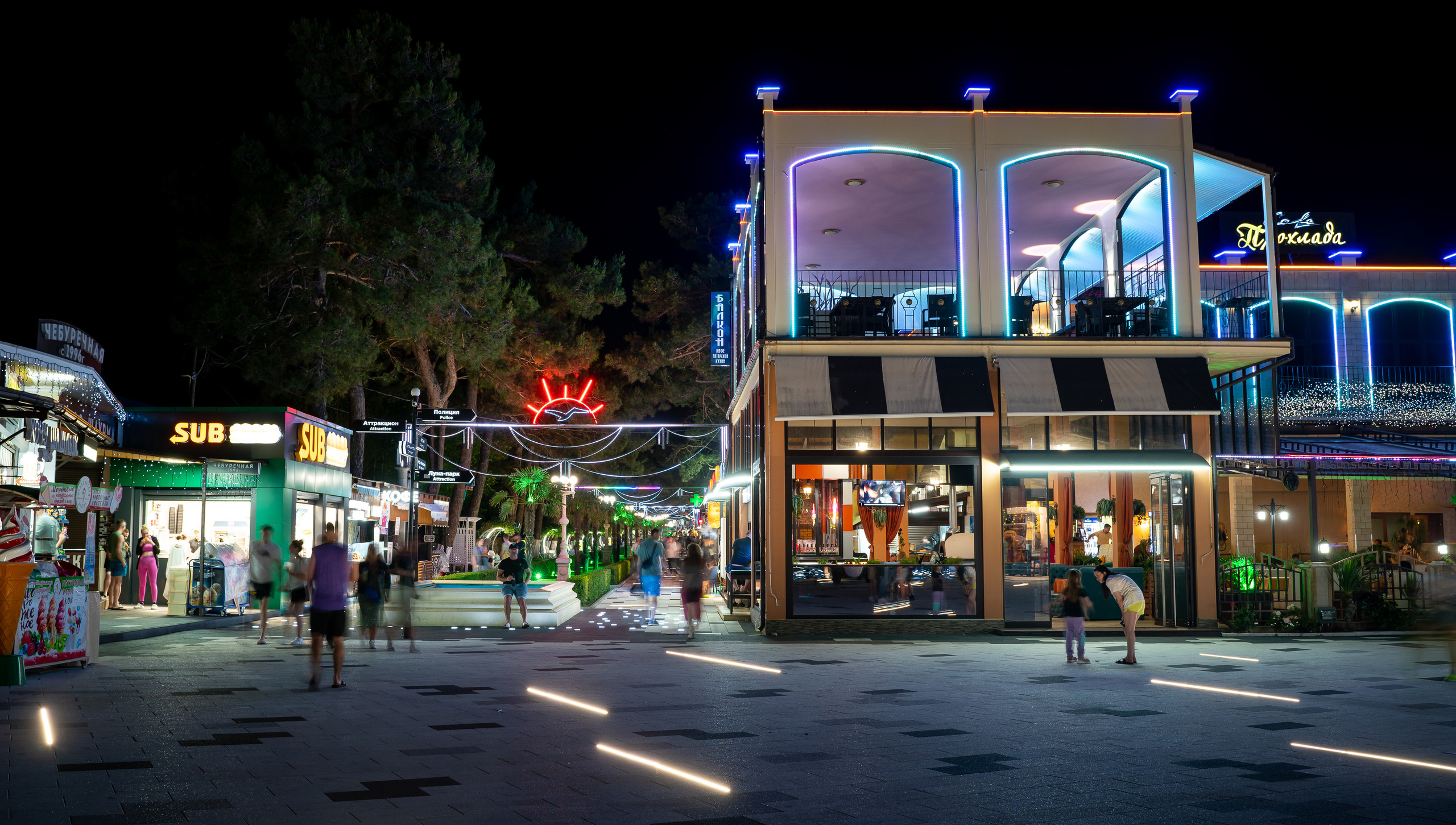 Ночная набережная в Кабардинке. Жизнь курорта Кабардинка в фотографиях