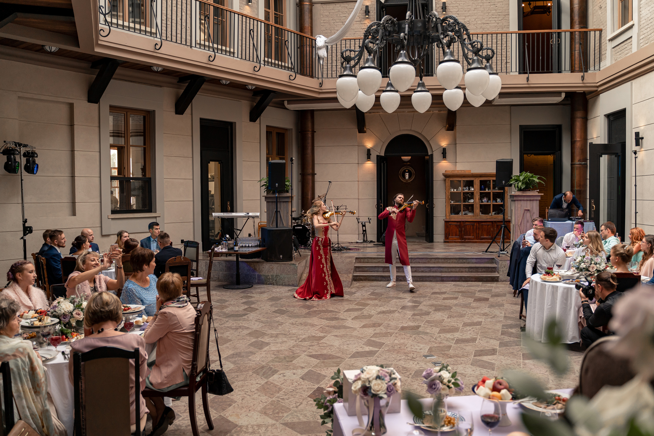 Евгений и Валерия. Павловск, замок БИП. Фотограф в Петергофе