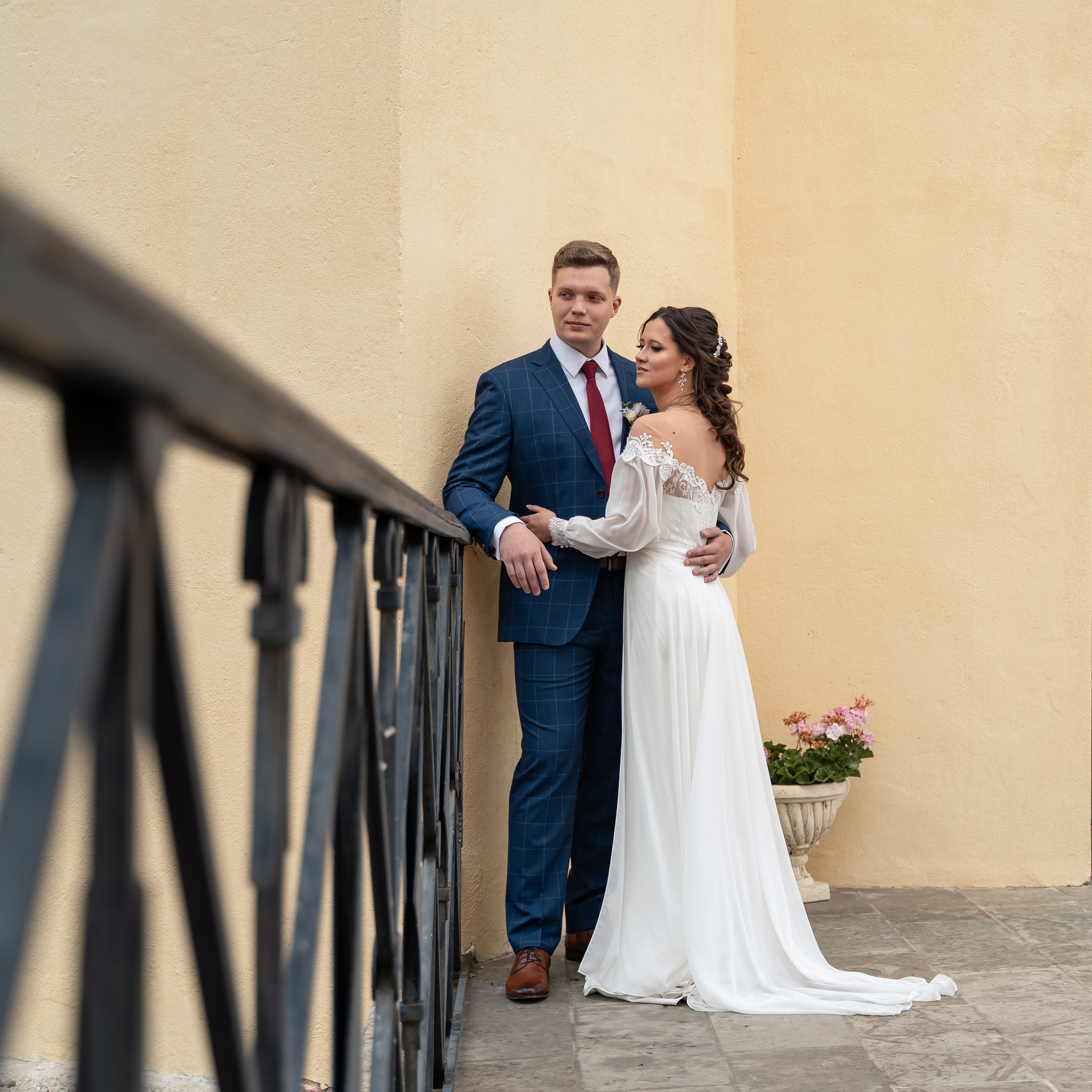 Евгений и Валерия. Павловск, замок БИП. Фотограф в Петергофе
