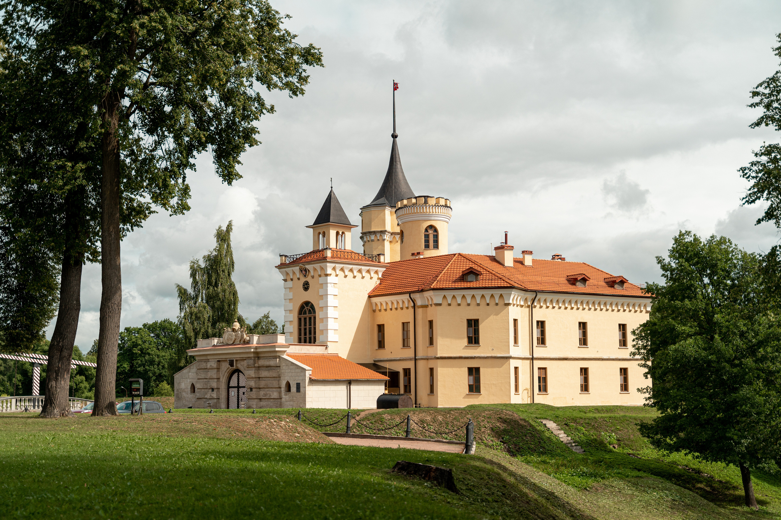 Евгений и Валерия. Павловск, замок БИП. Фотограф в Петергофе