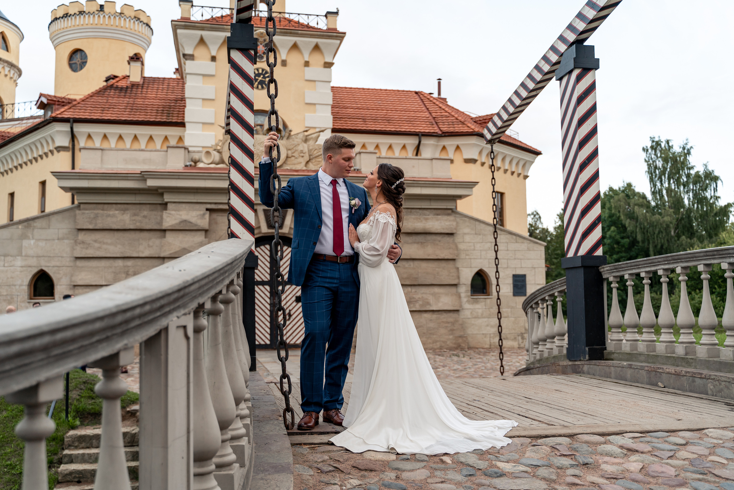 Евгений и Валерия. Павловск, замок БИП. Фотограф в Петергофе