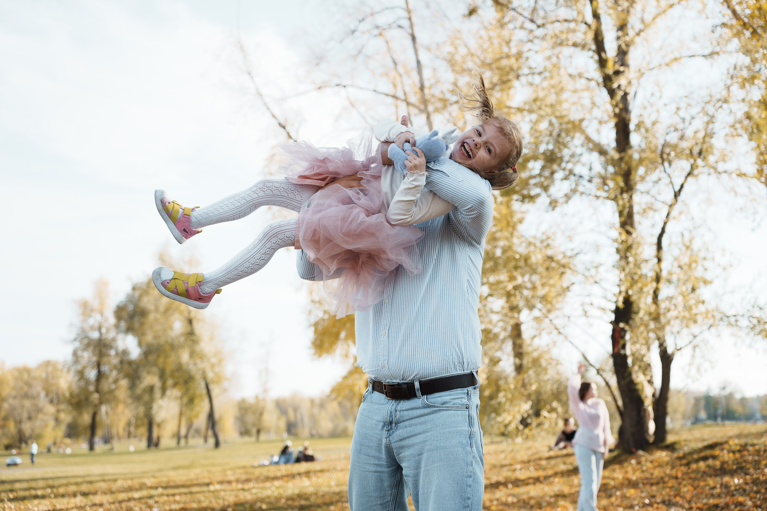 Золотая осень в Новосибирске: Семейный фотосет в парке (Мама, Папа, Дети). Фотограф Дарья Едапина Новосибирск