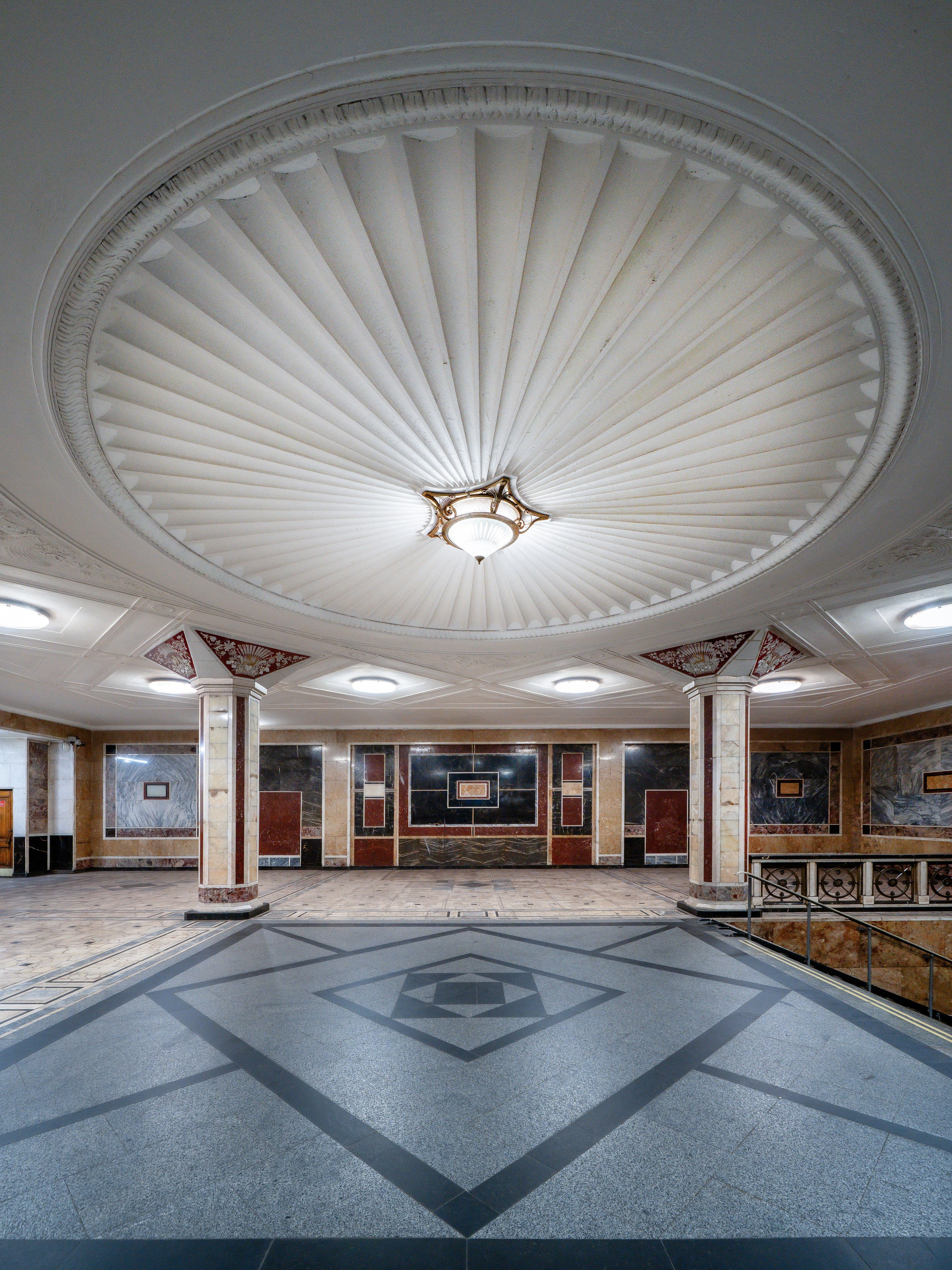 Московский метрополитен. Эд Тихонов. Городской фотограф