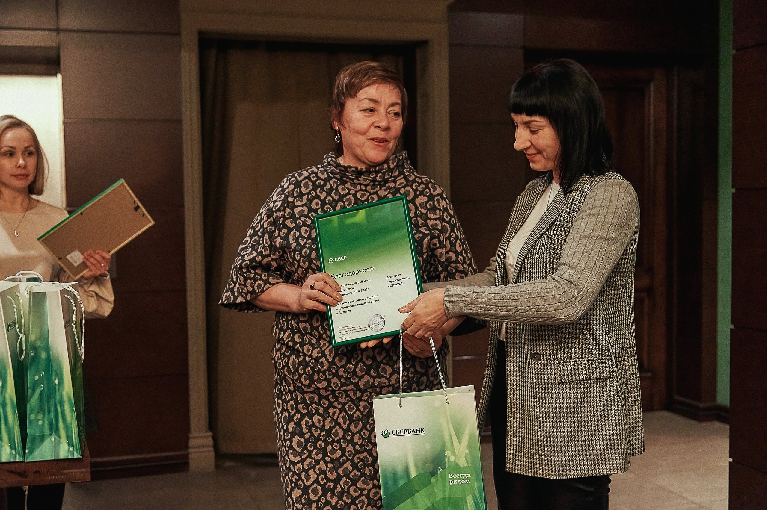 Портфолио репортажной фотосъёмки: "Сбербанк" Новый год. Фотограф Яковлев Роман — Красноярск