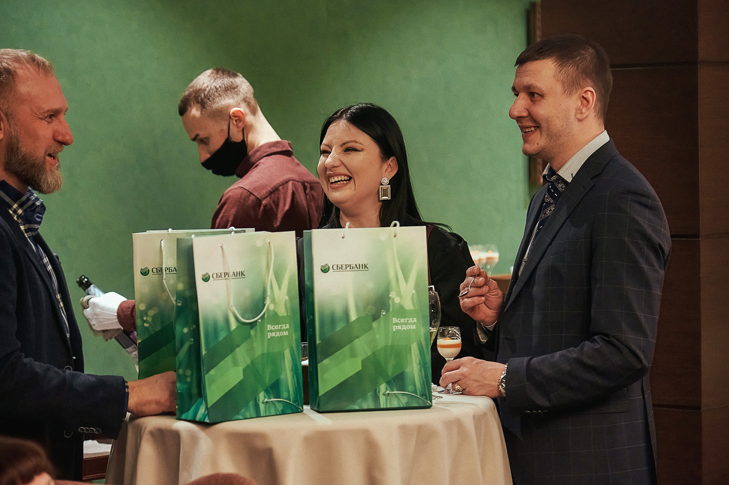 Портфолио репортажной фотосъёмки: "Сбербанк" Новый год. Фотограф Яковлев Роман — Красноярск