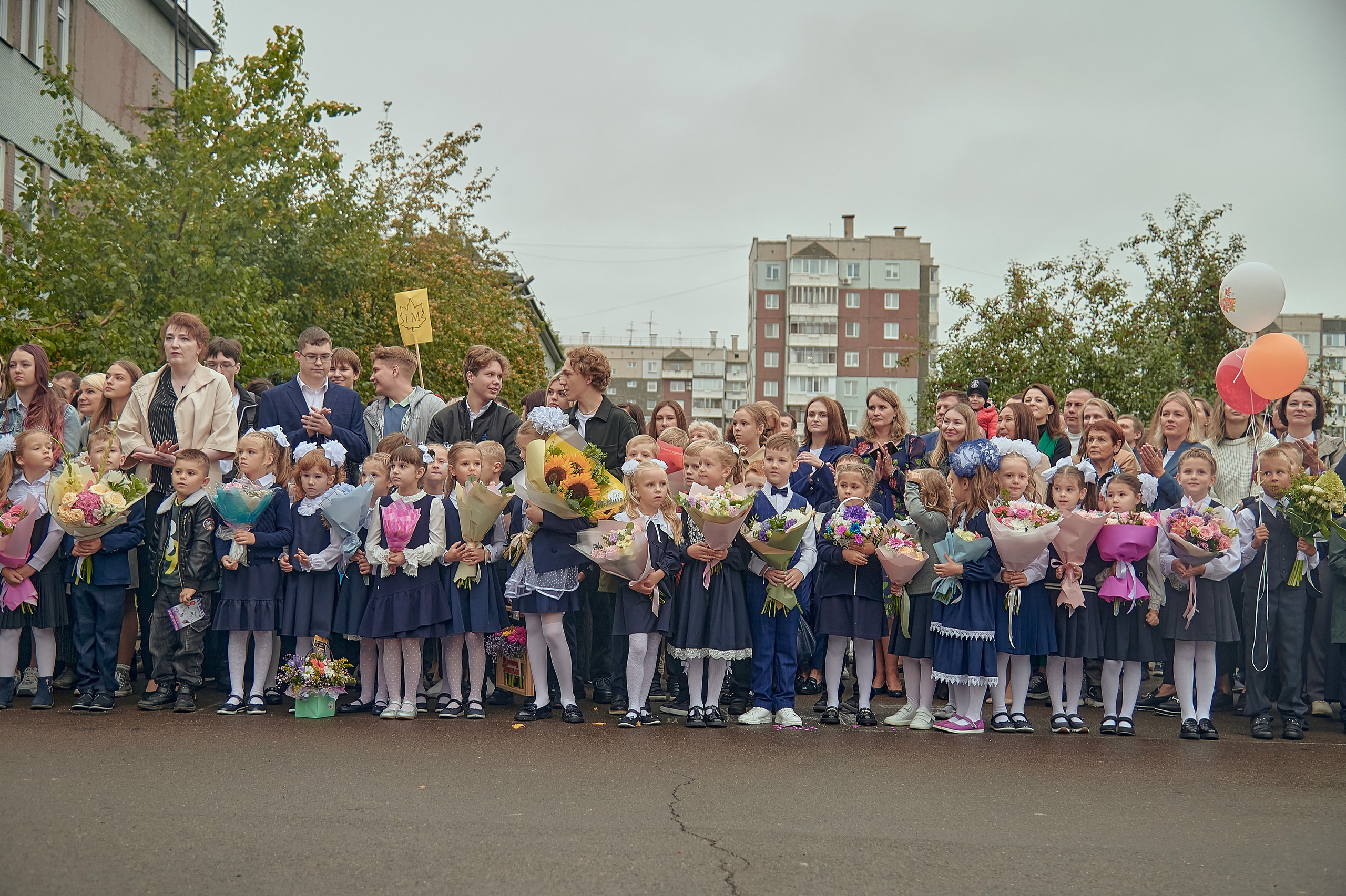 Портфолио репортажной фотосъёмки: 1 сентября в школе № 149. Фотограф Яковлев Роман — Красноярск