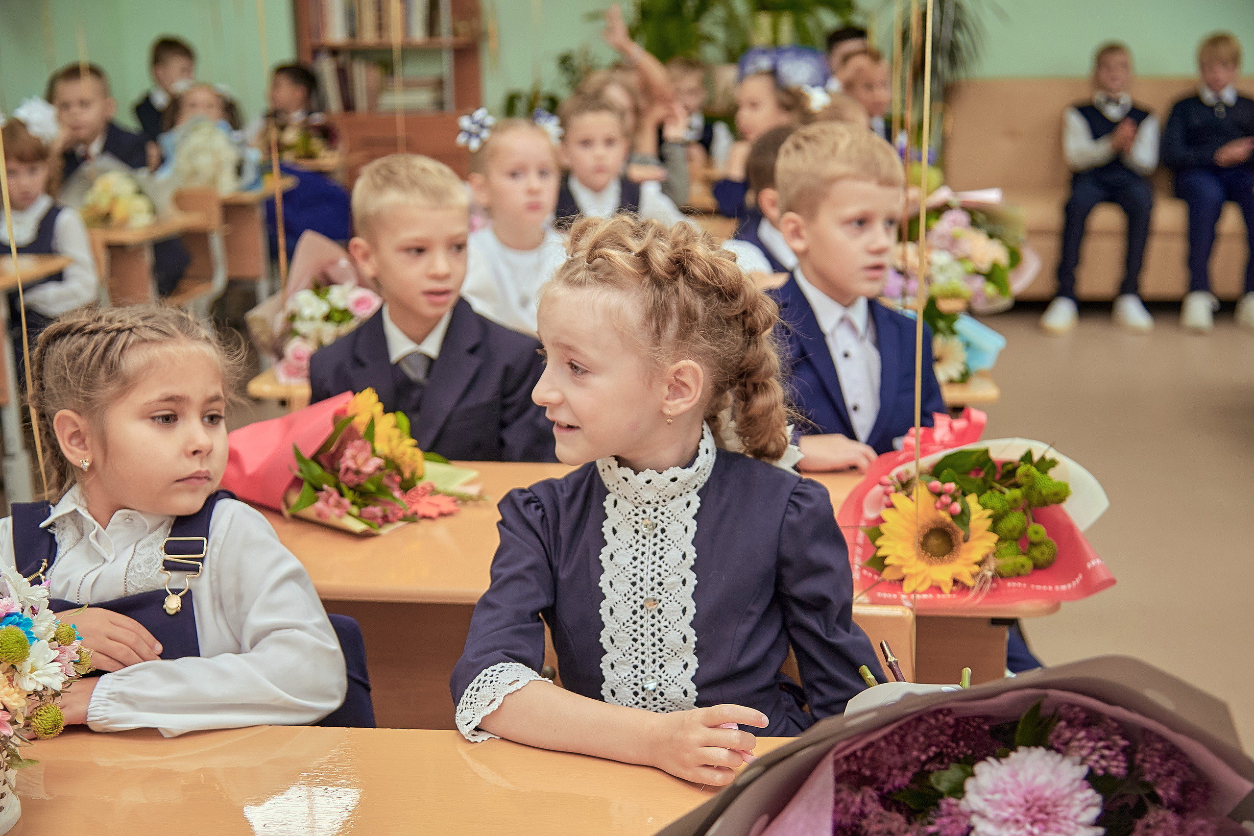 Портфолио репортажной фотосъёмки: 1 сентября в школе № 149. Фотограф Яковлев Роман — Красноярск