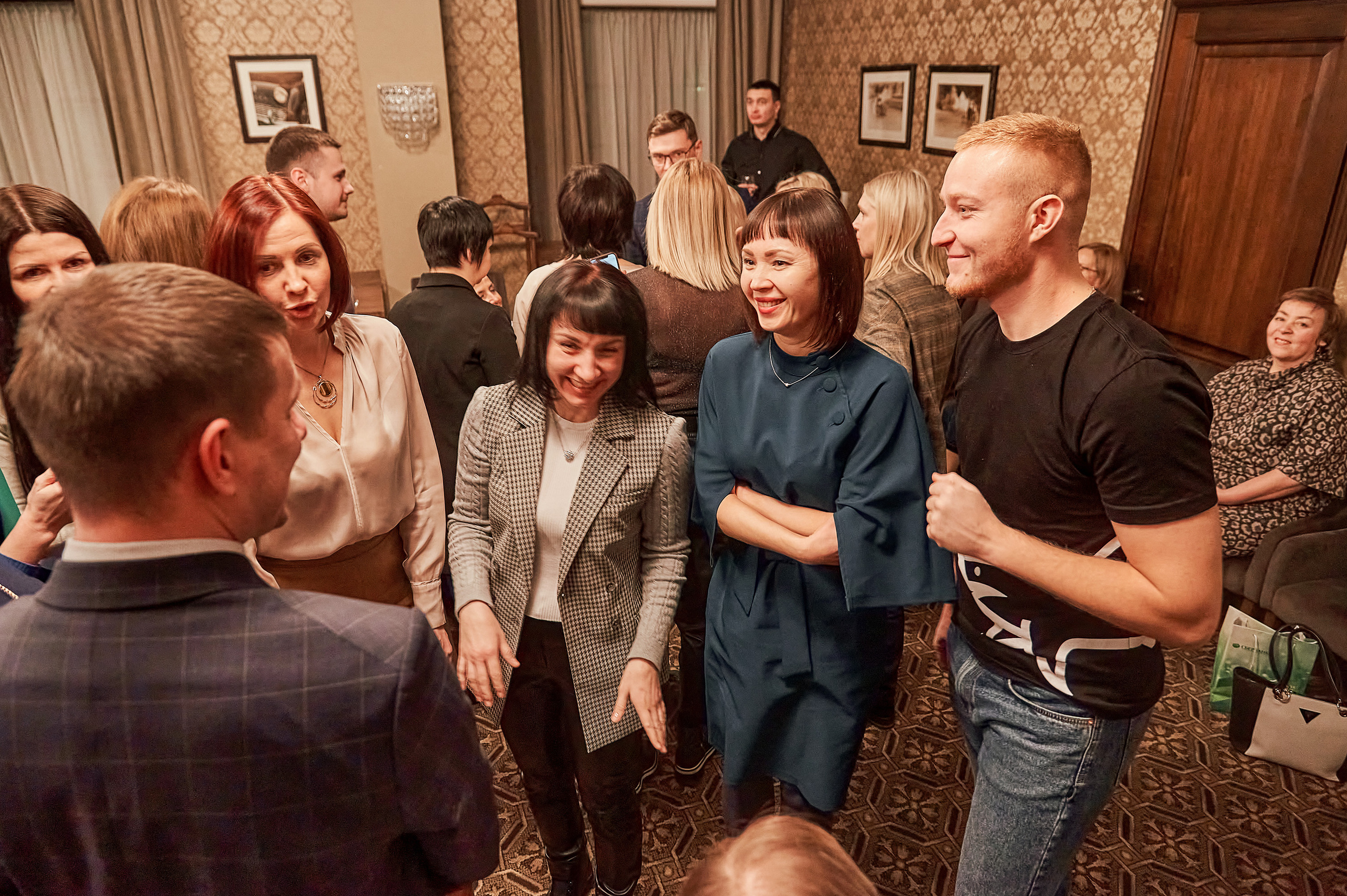 Портфолио репортажной фотосъёмки: "Сбербанк" Новый год. Фотограф Яковлев Роман — Красноярск