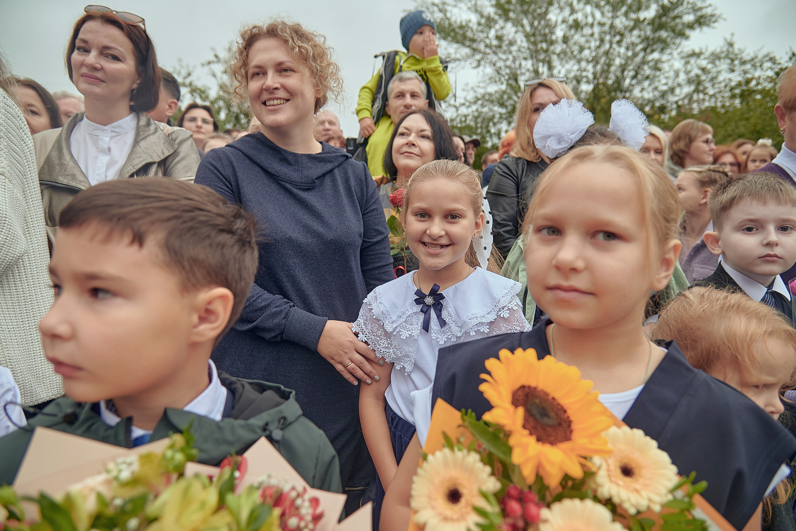 Портфолио репортажной фотосъёмки: 1 сентября в школе № 149. Фотограф Яковлев Роман — Красноярск