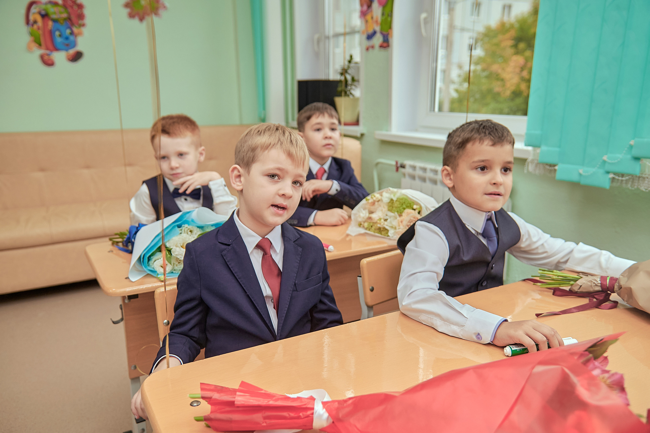 Портфолио репортажной фотосъёмки: 1 сентября в школе № 149. Фотограф Яковлев Роман — Красноярск