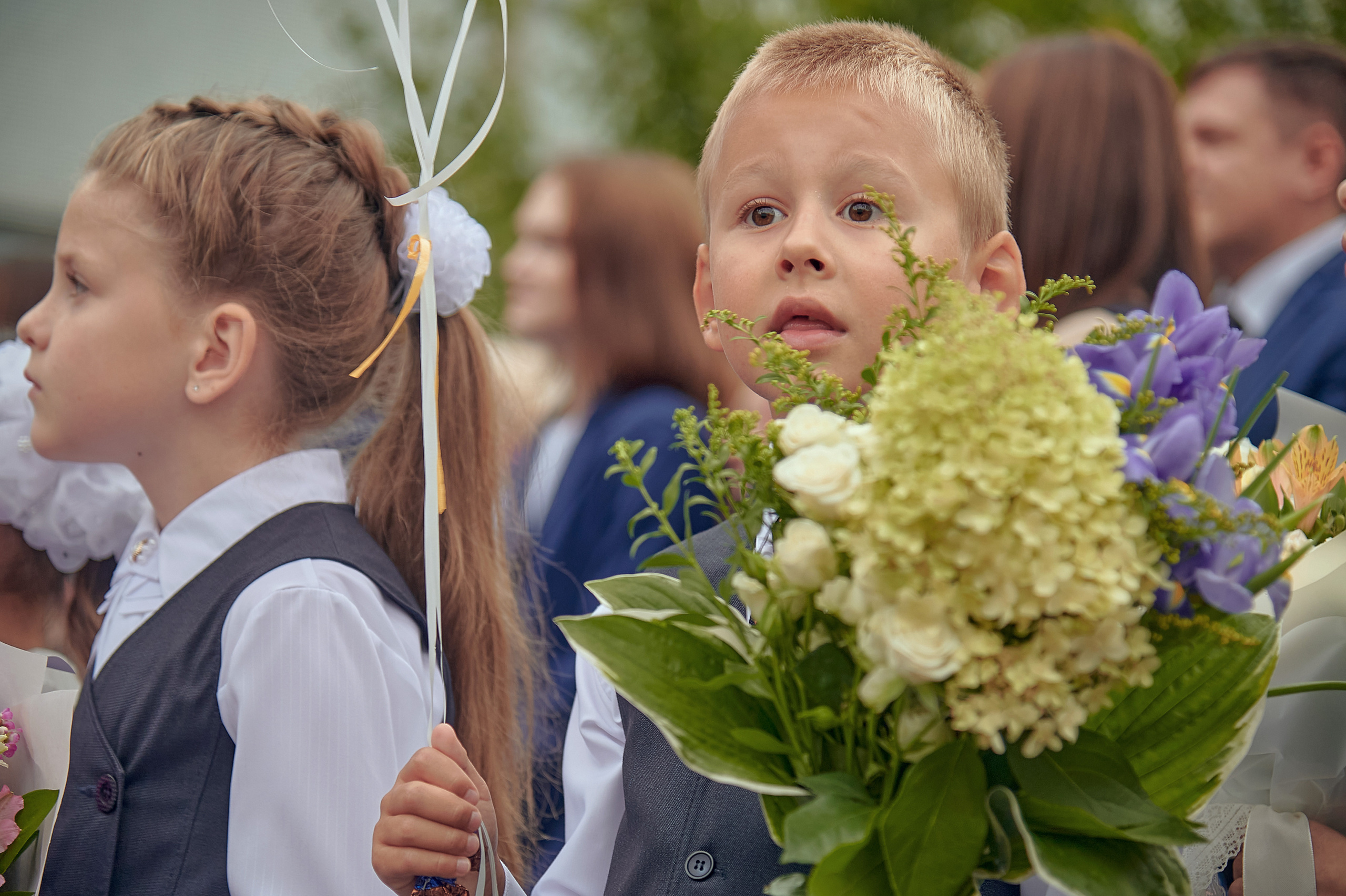 Портфолио репортажной фотосъёмки: 1 сентября в школе № 149. Фотограф Яковлев Роман — Красноярск